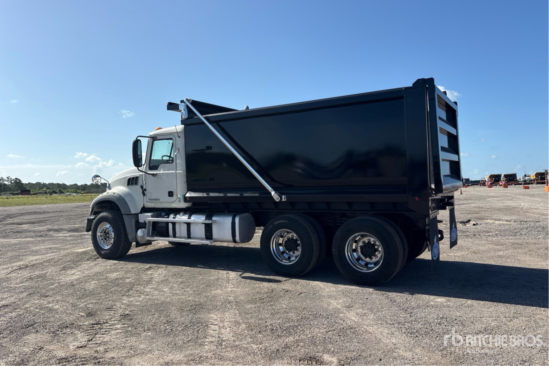 2018 Mack GU713