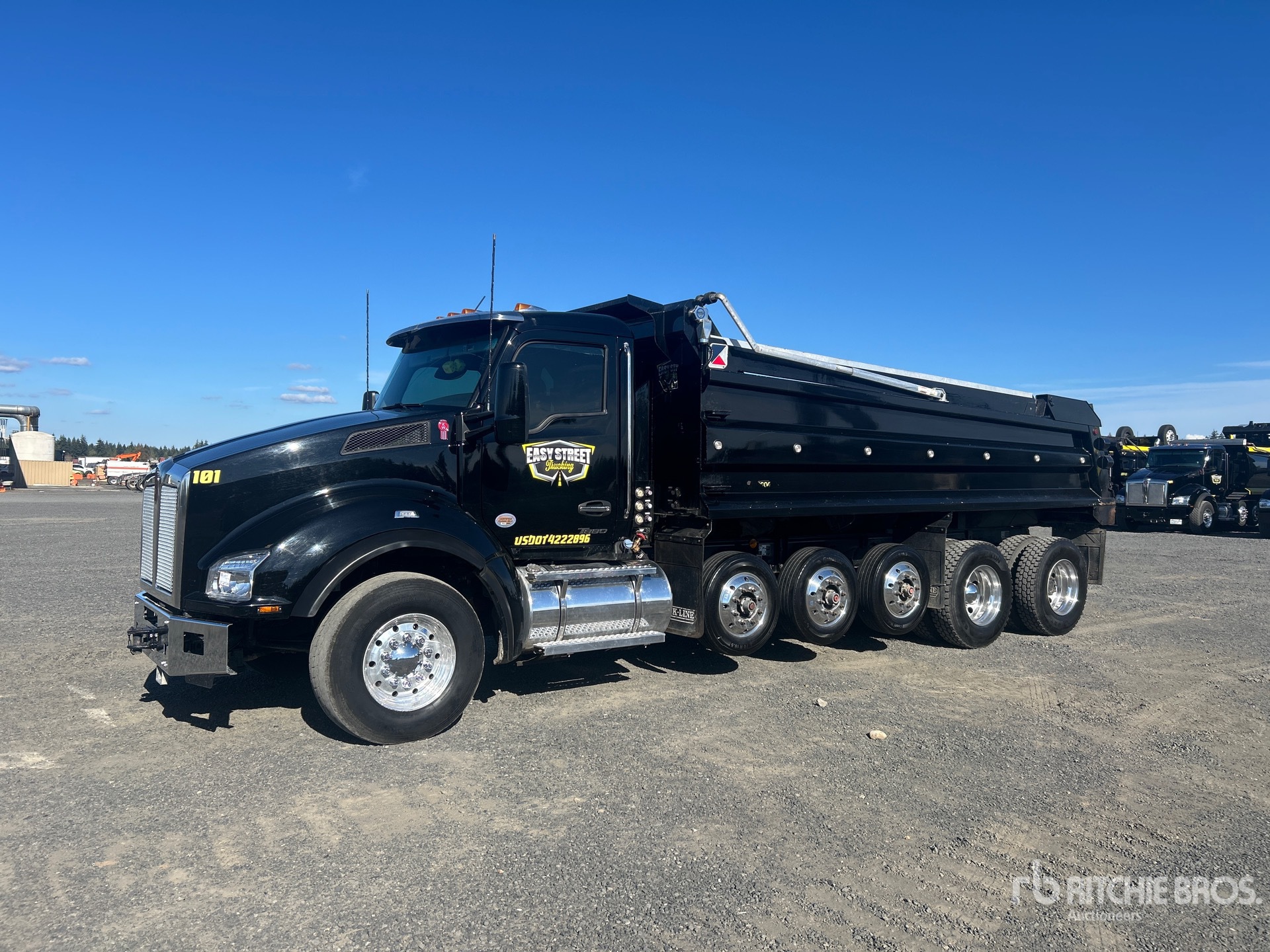 Photo of 2025 Kenworth T880