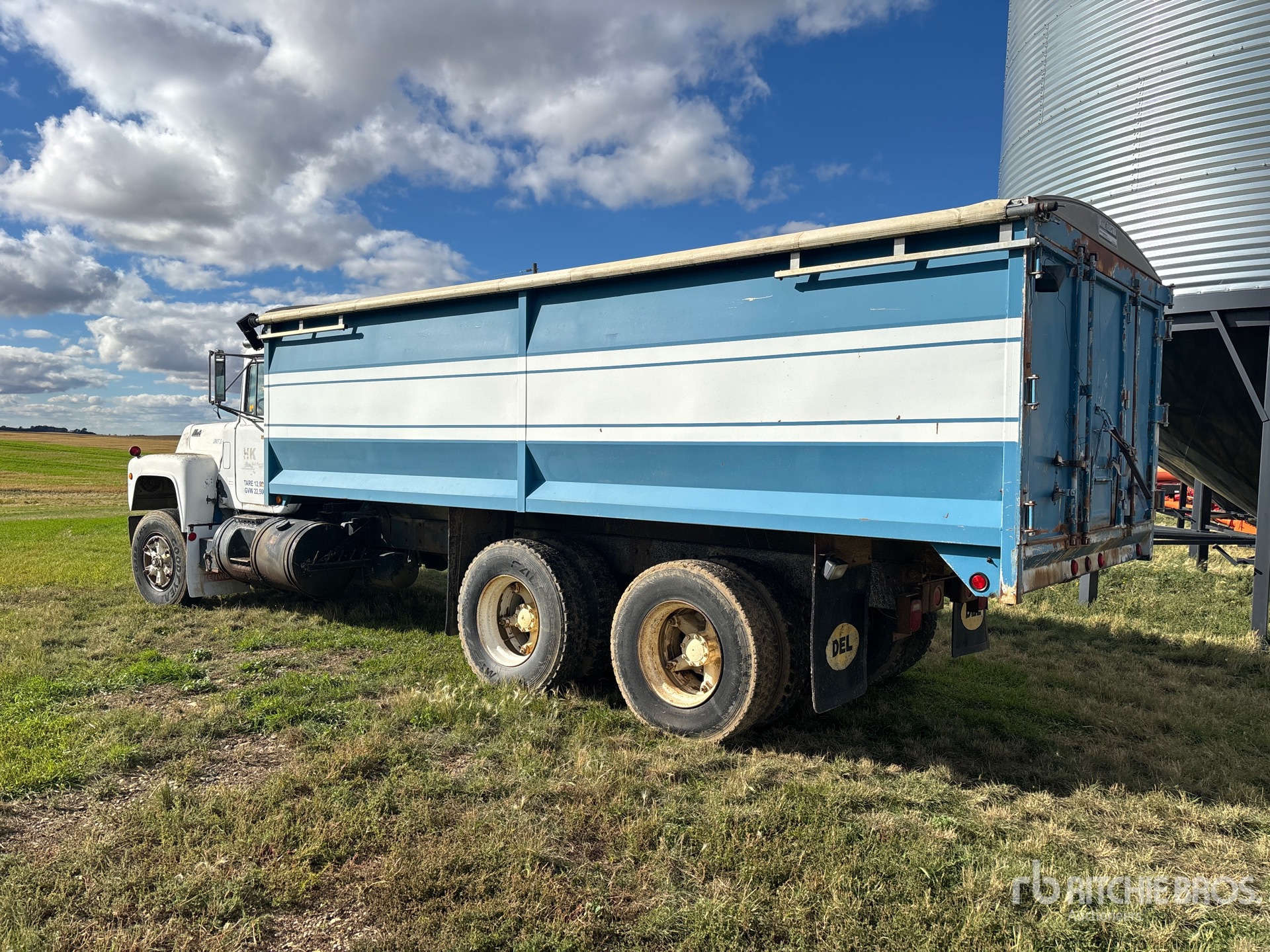 Mack RD688S