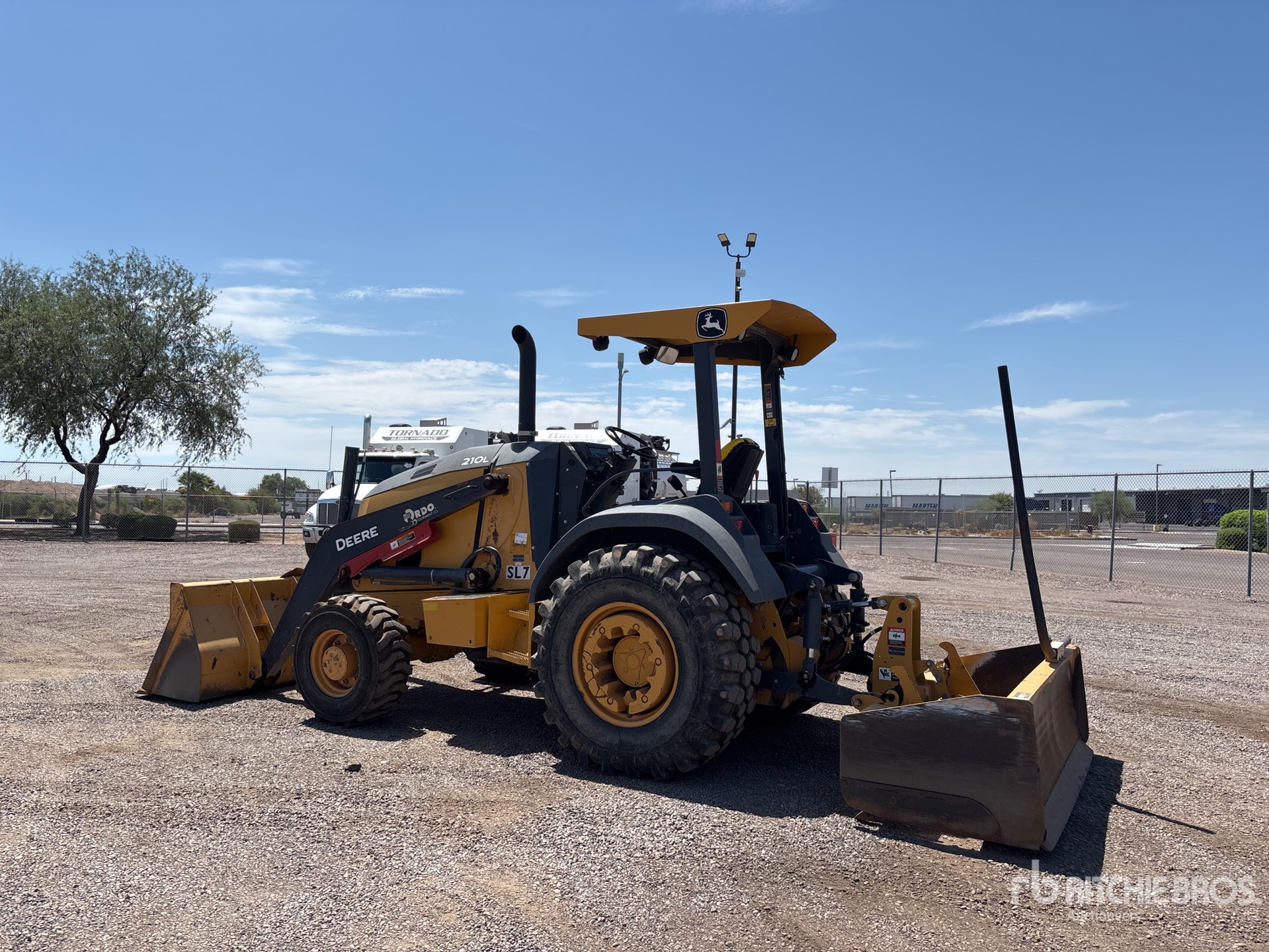 2021 John Deere 210L EP
