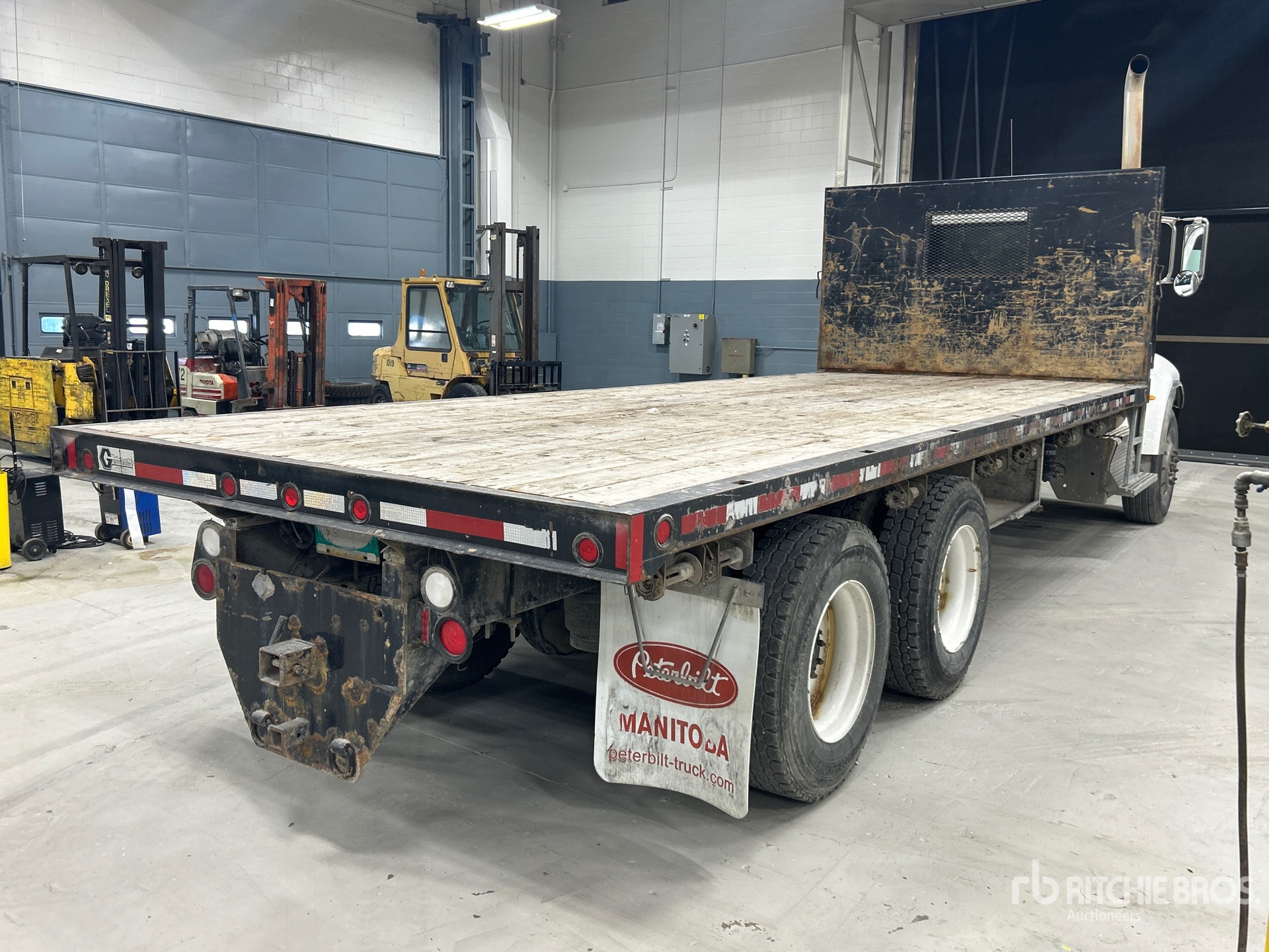 2015 Peterbilt 348