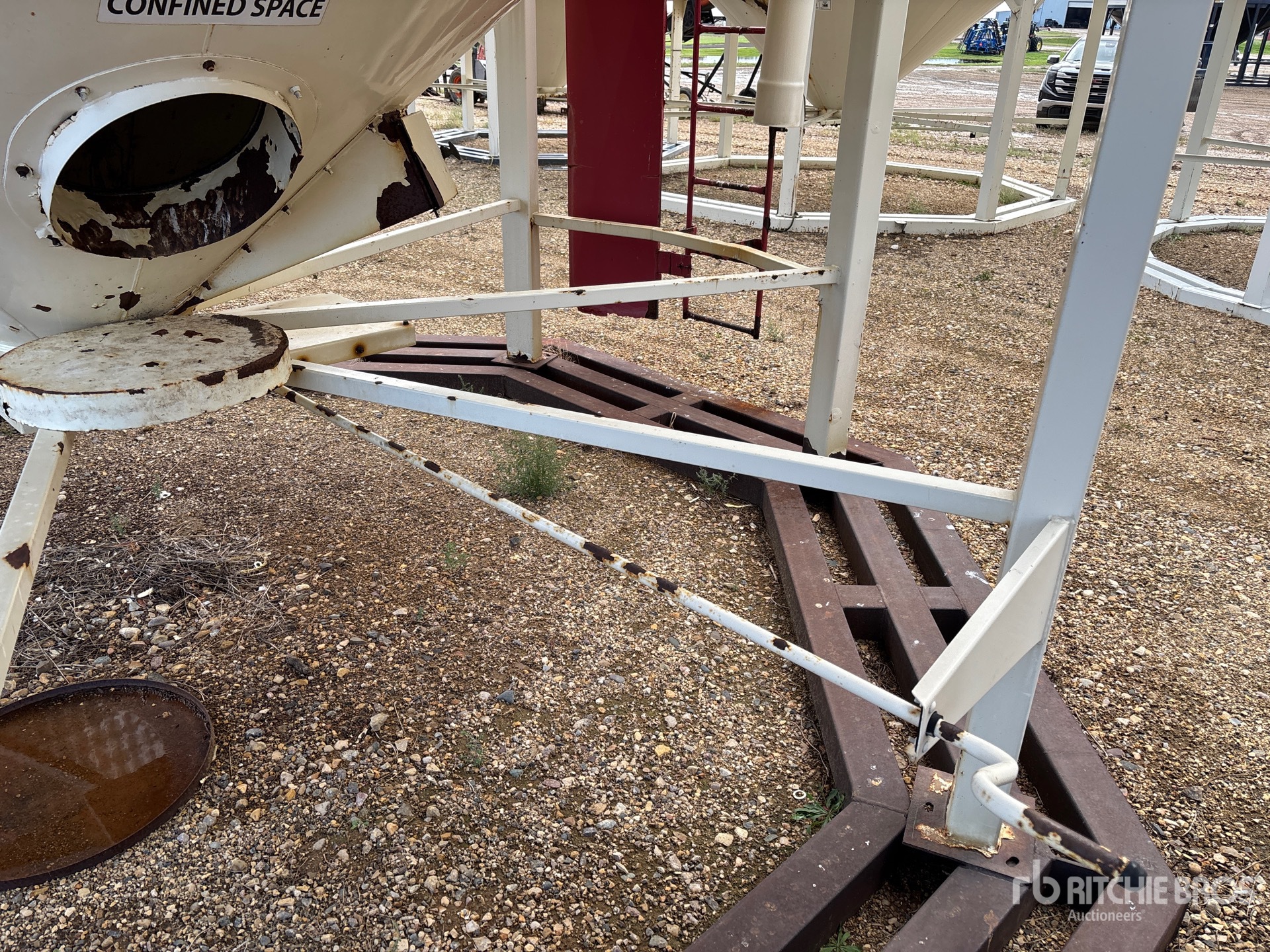 Friesen +/- 100 ton 3 Ring Fertilizer H ...