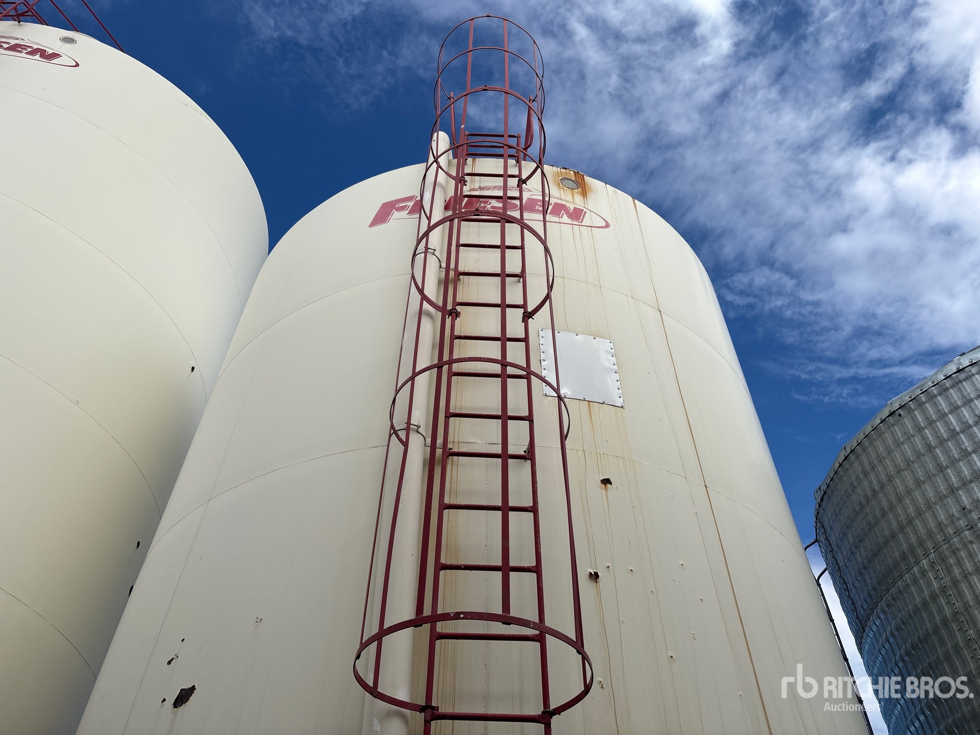 Friesen +/- 100 ton 3 Ring Fertilizer H ...