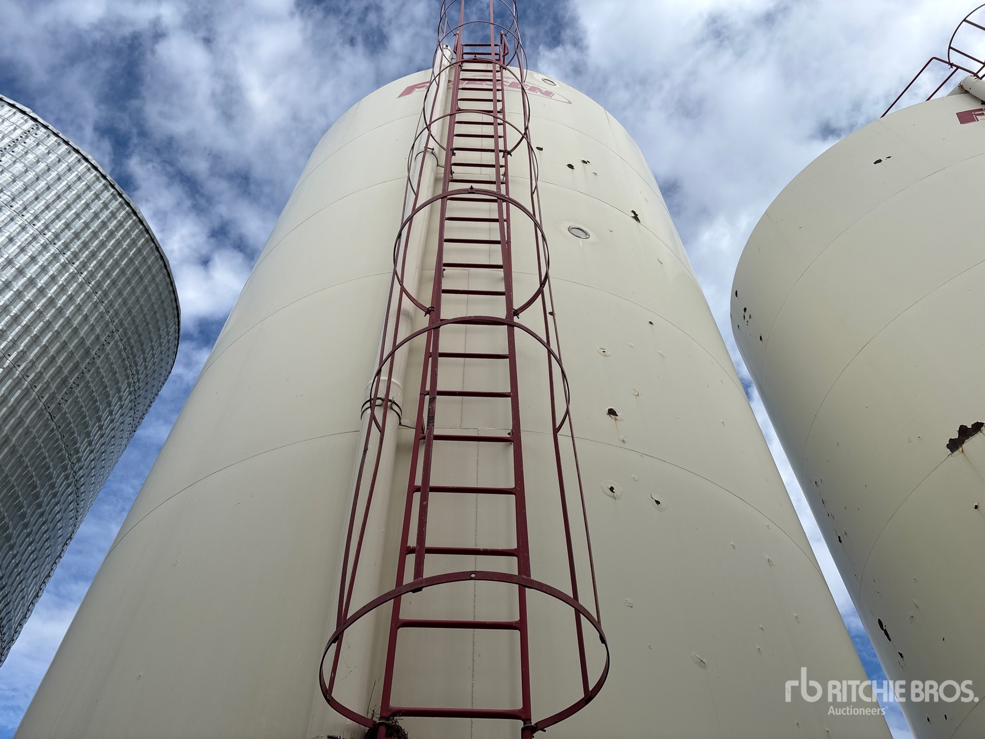 Friesen +/- 165 ton 5 Ring Fertilizer H ...