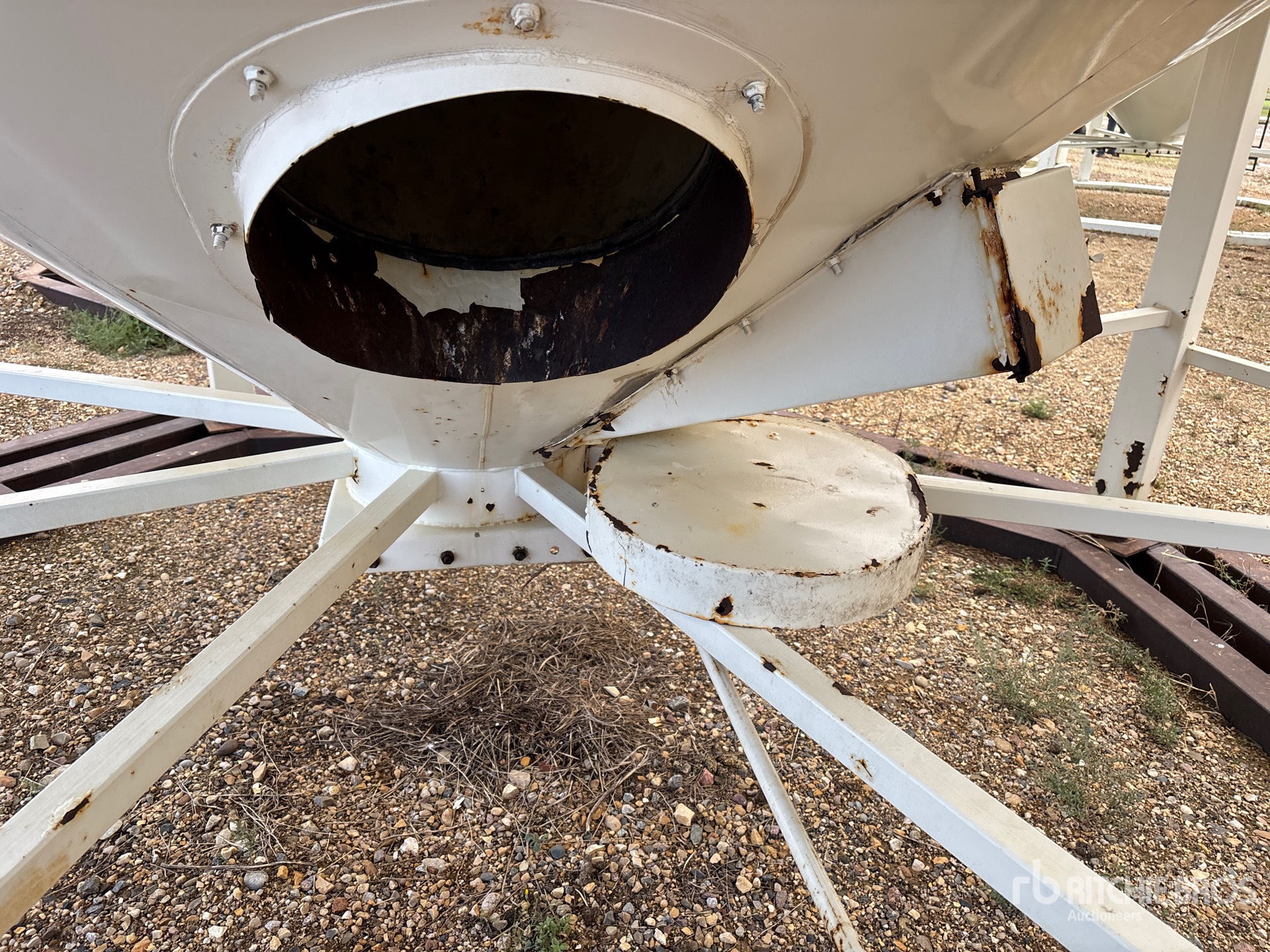 Friesen +/- 165 ton 5 Ring Fertilizer H ...