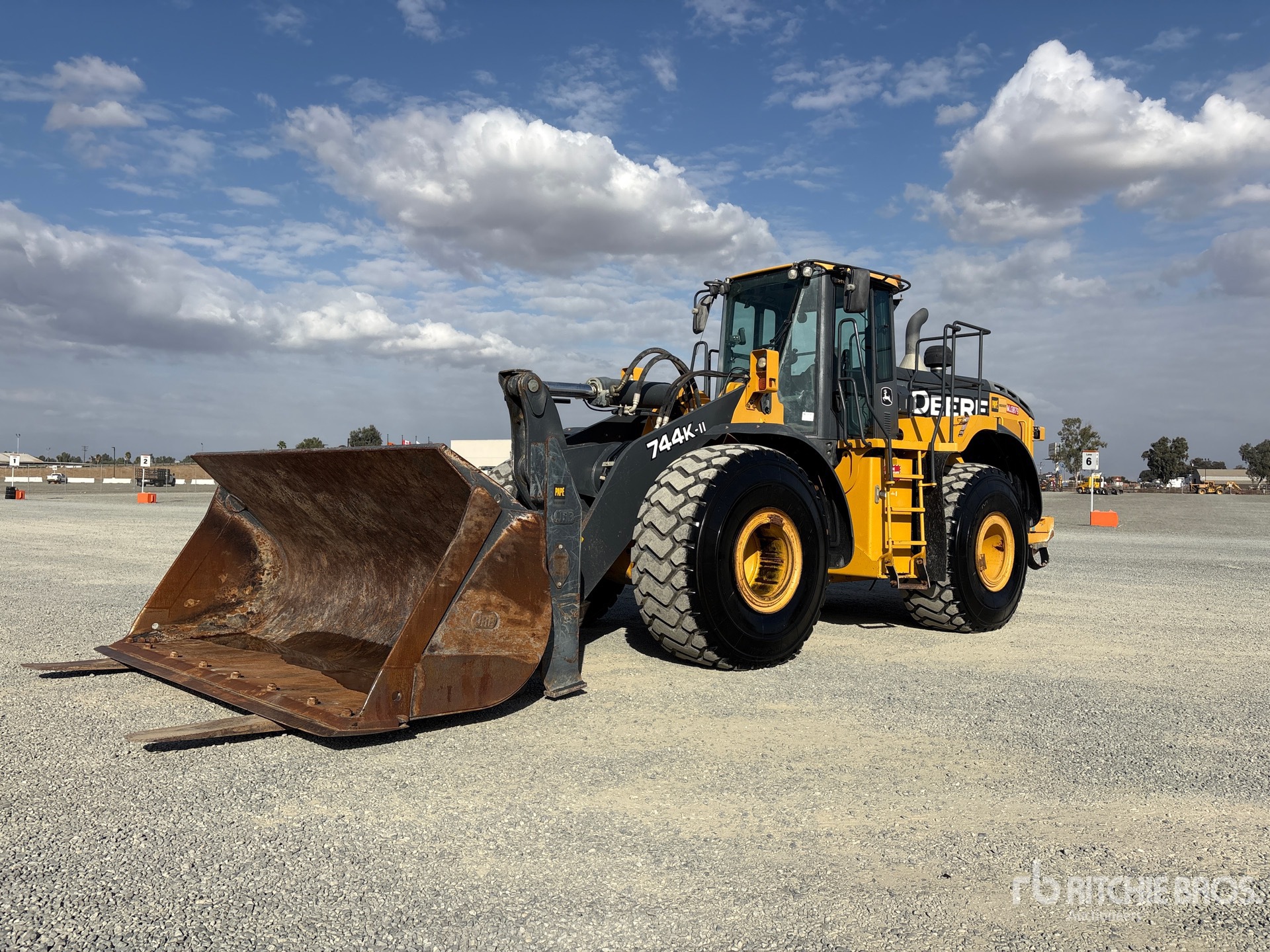 Photo of 2018 John Deere 744K