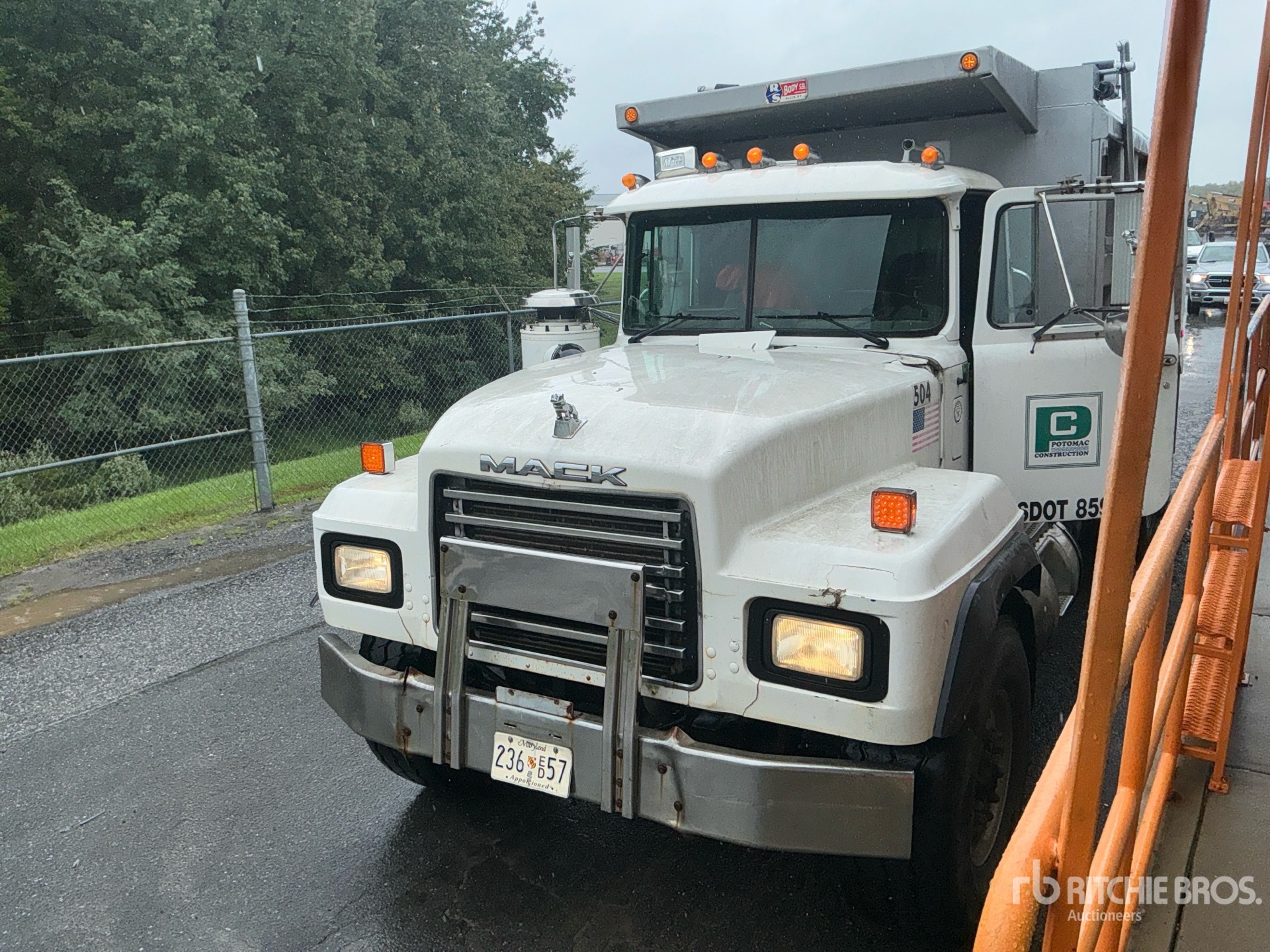 Photo of 2002 Mack RD688S