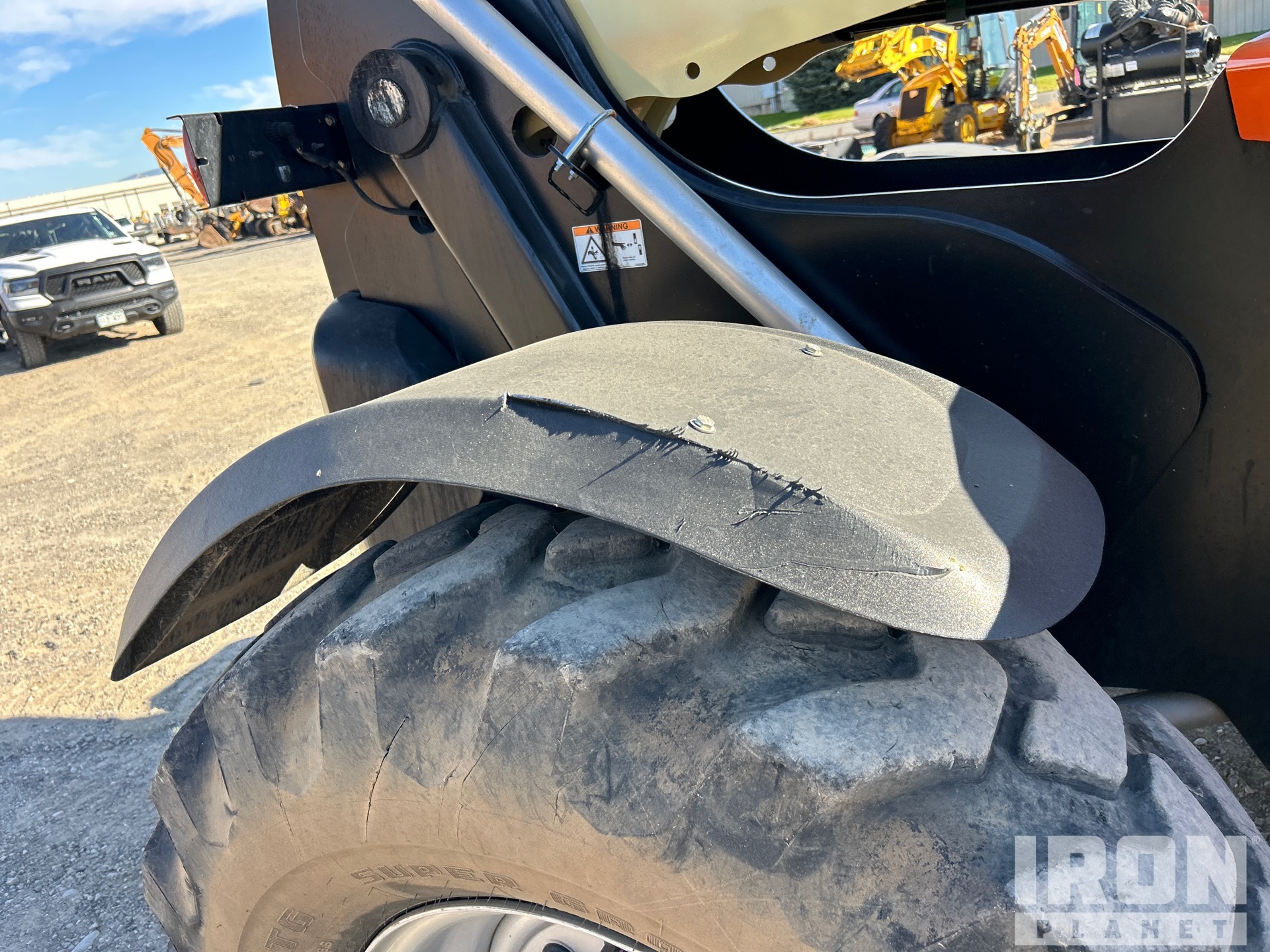 2023 JLG 1055