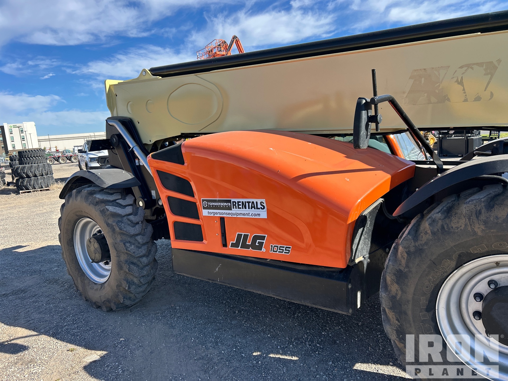 2023 JLG 1055