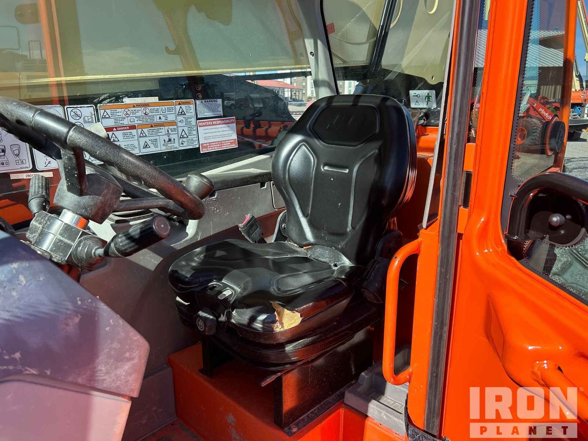 2020 JLG 1055