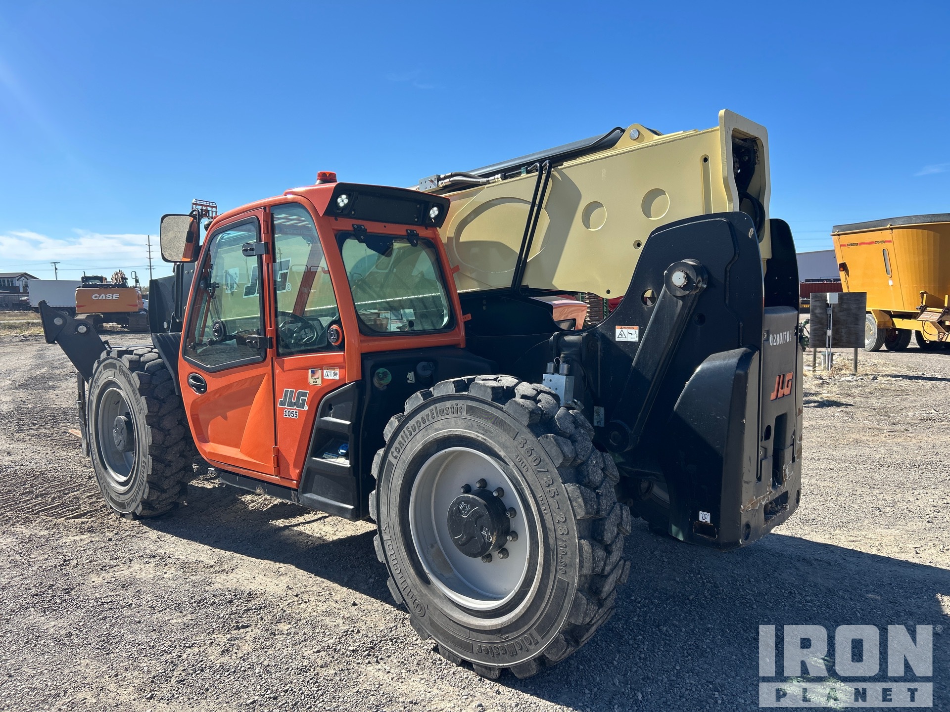 2020 JLG 1055