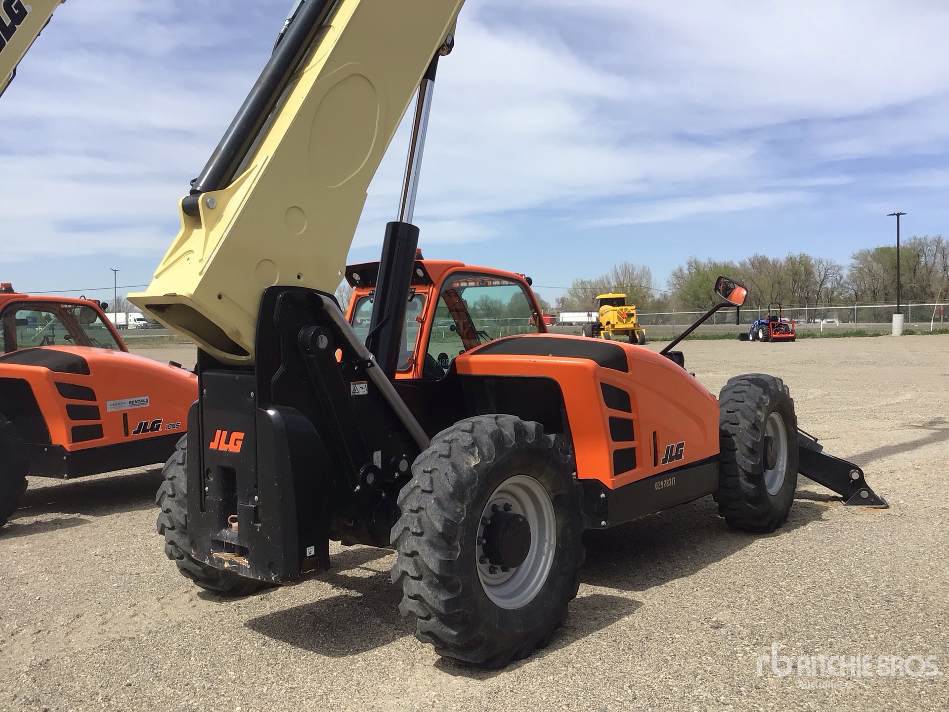 2021 JLG 1055