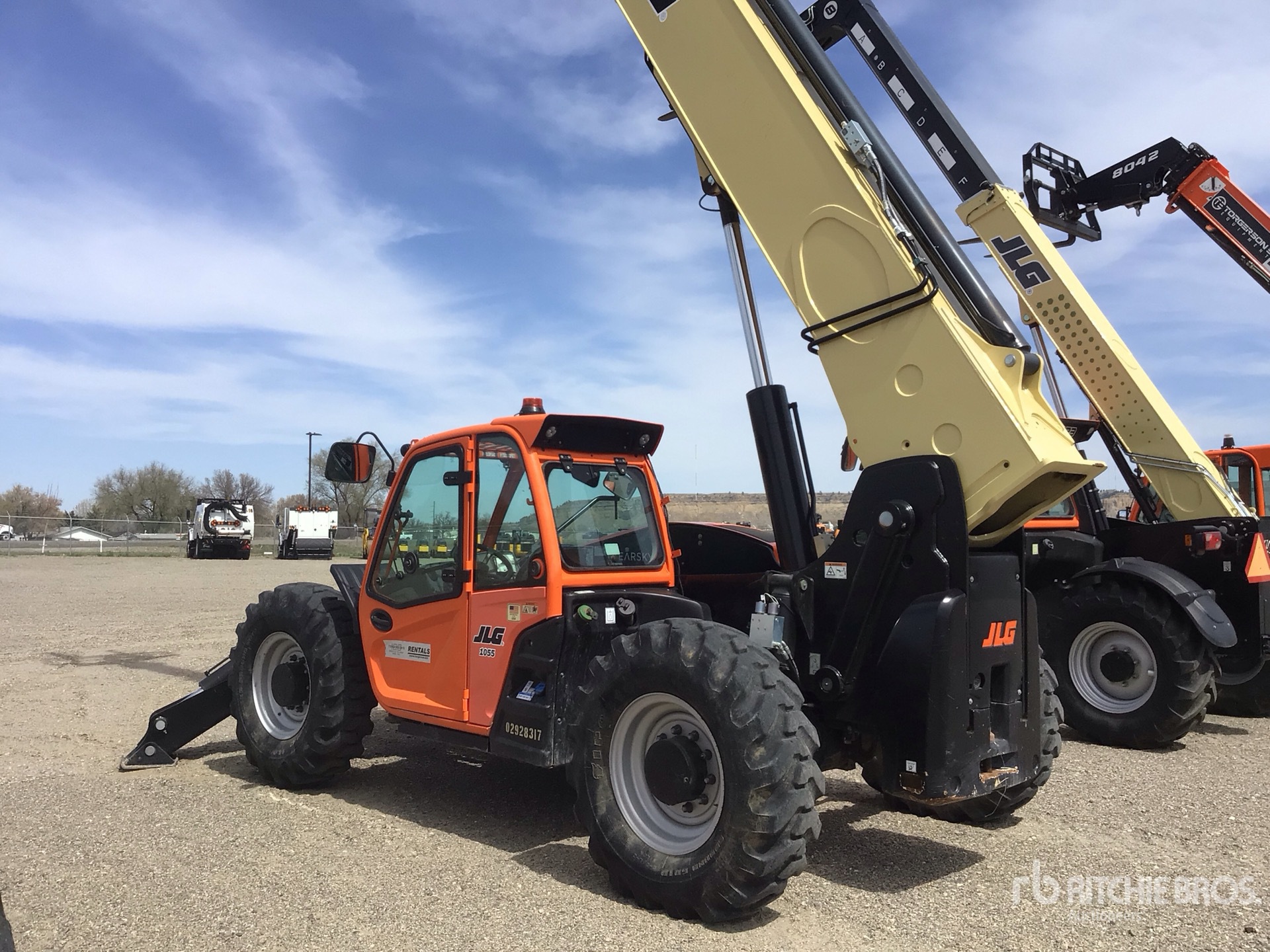 2021 JLG 1055