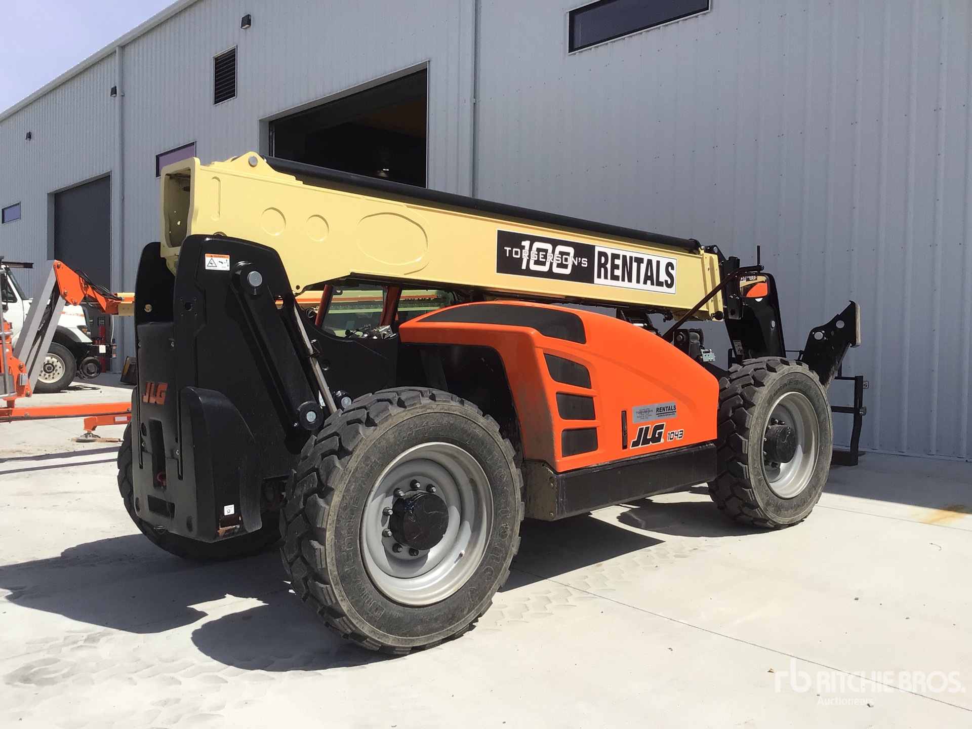 2022 JLG 1043
