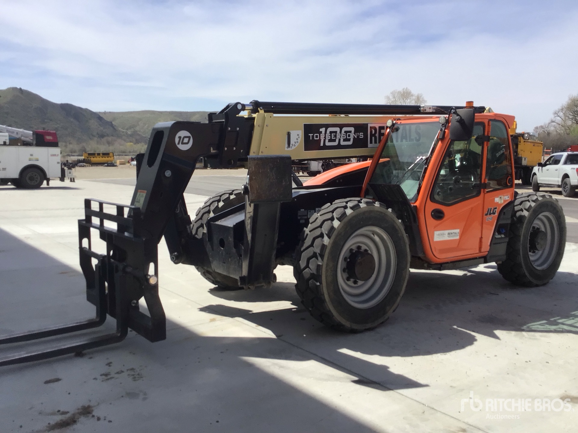 Photo of 2022 JLG 1043