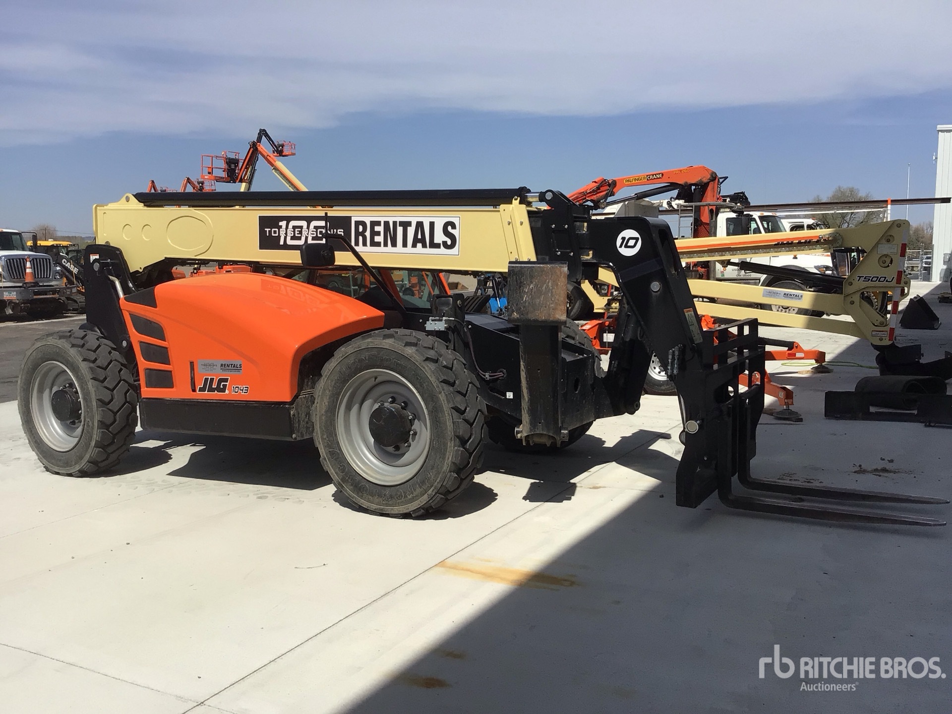 2022 JLG 1043