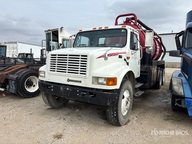 2001 International 4900 Vacuum Tanker Truck