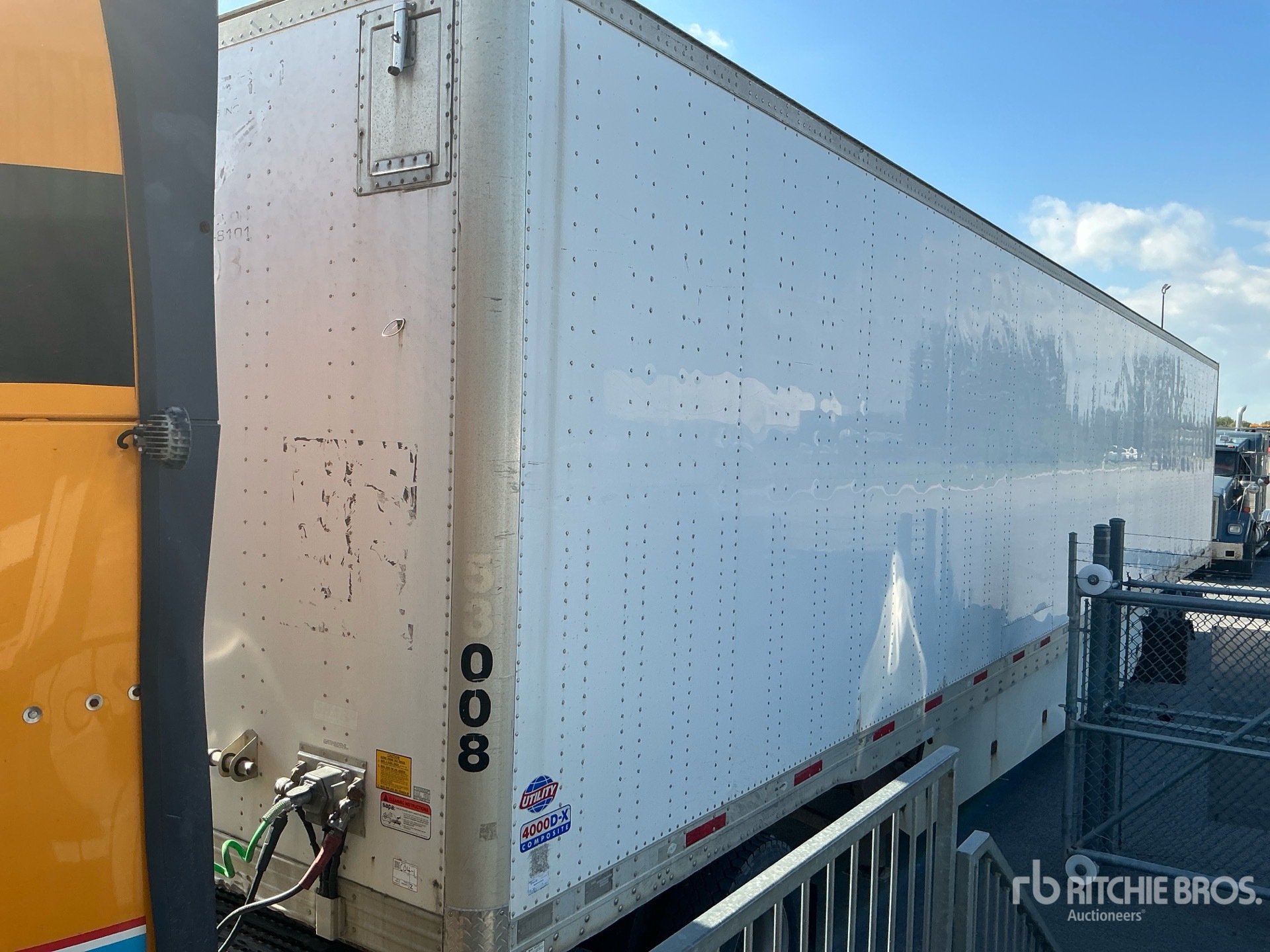 Photo of 2014 Utility 53 ft T/A