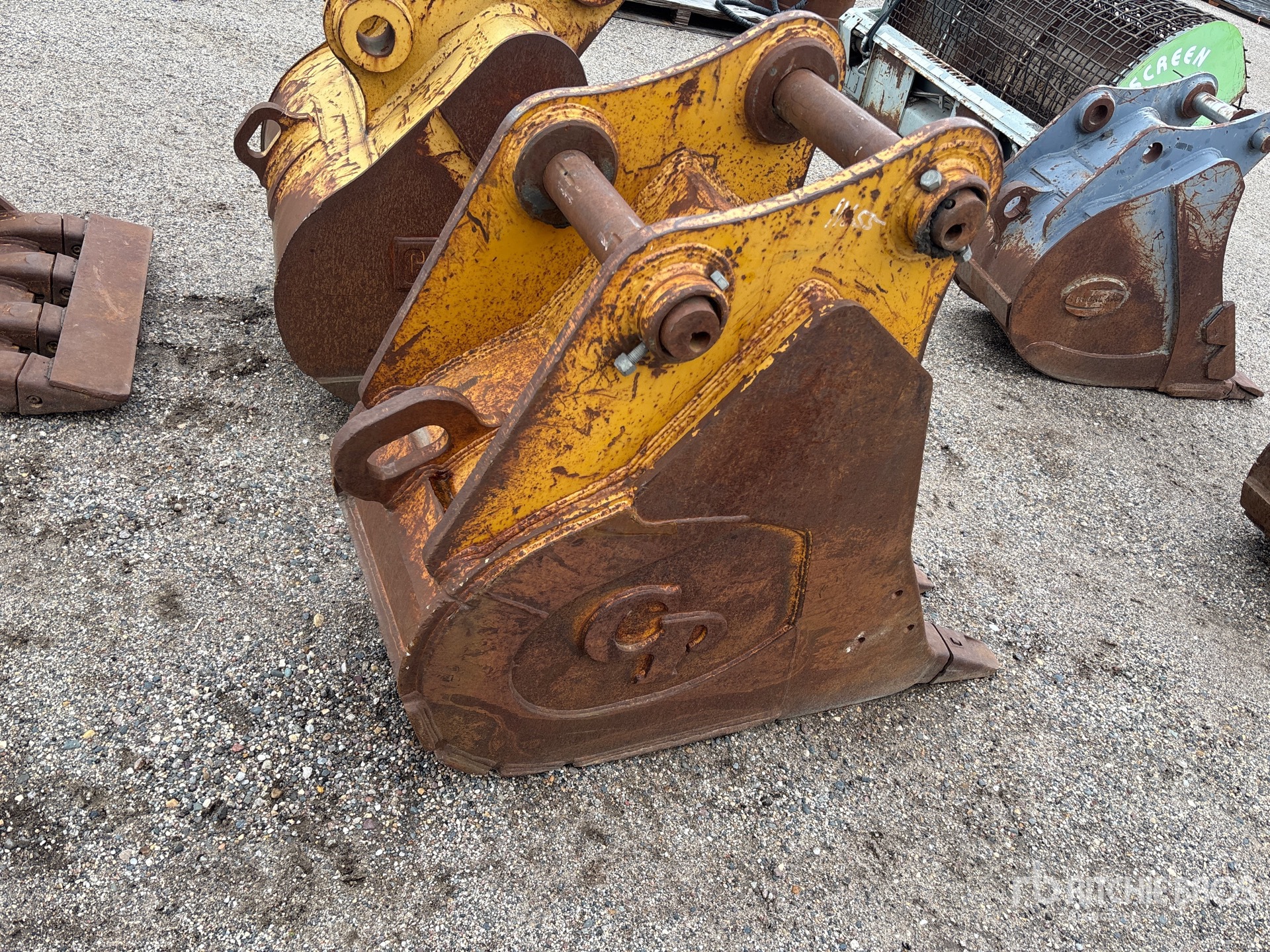 C & P 24 in .67 cyd Digging - Fits Jo ...