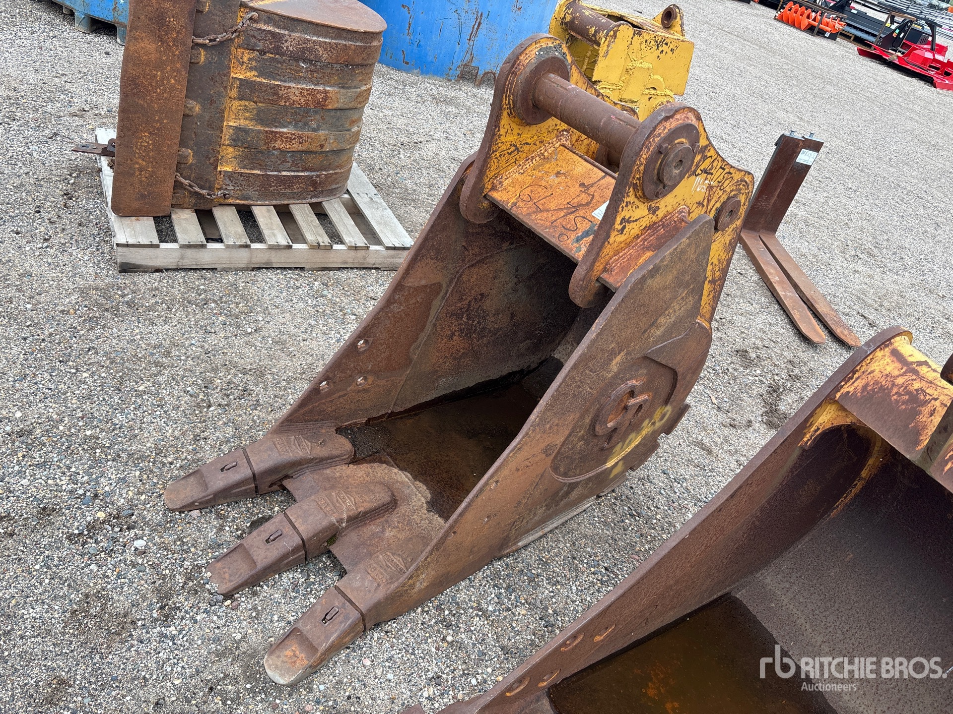  C & P 24 in .67 cyd Digging - Fits Jo ...