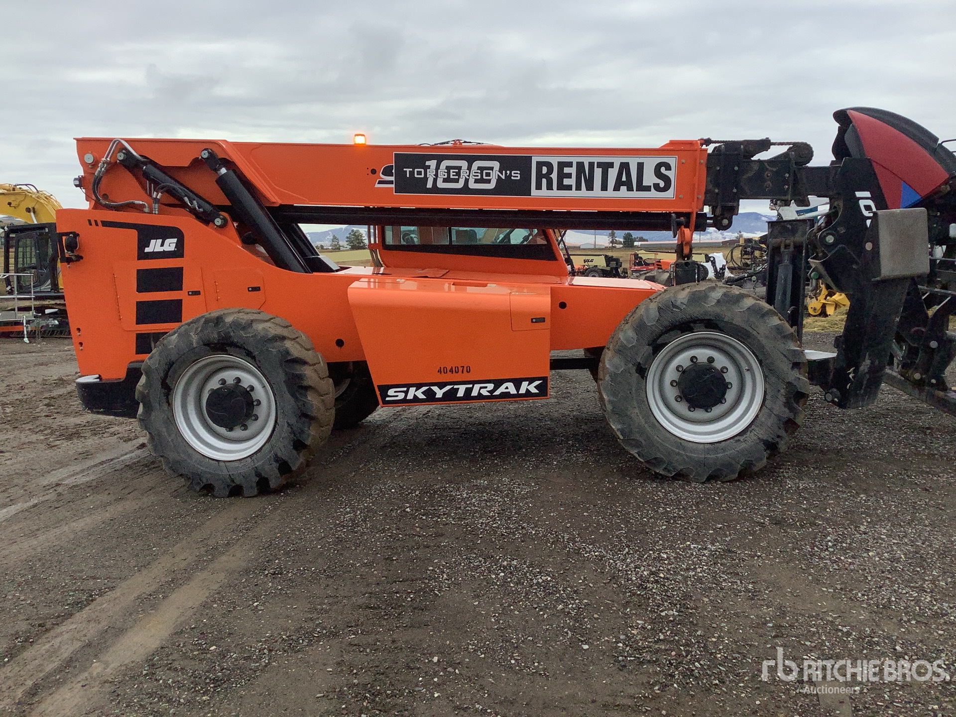 2023 JLG 10054
