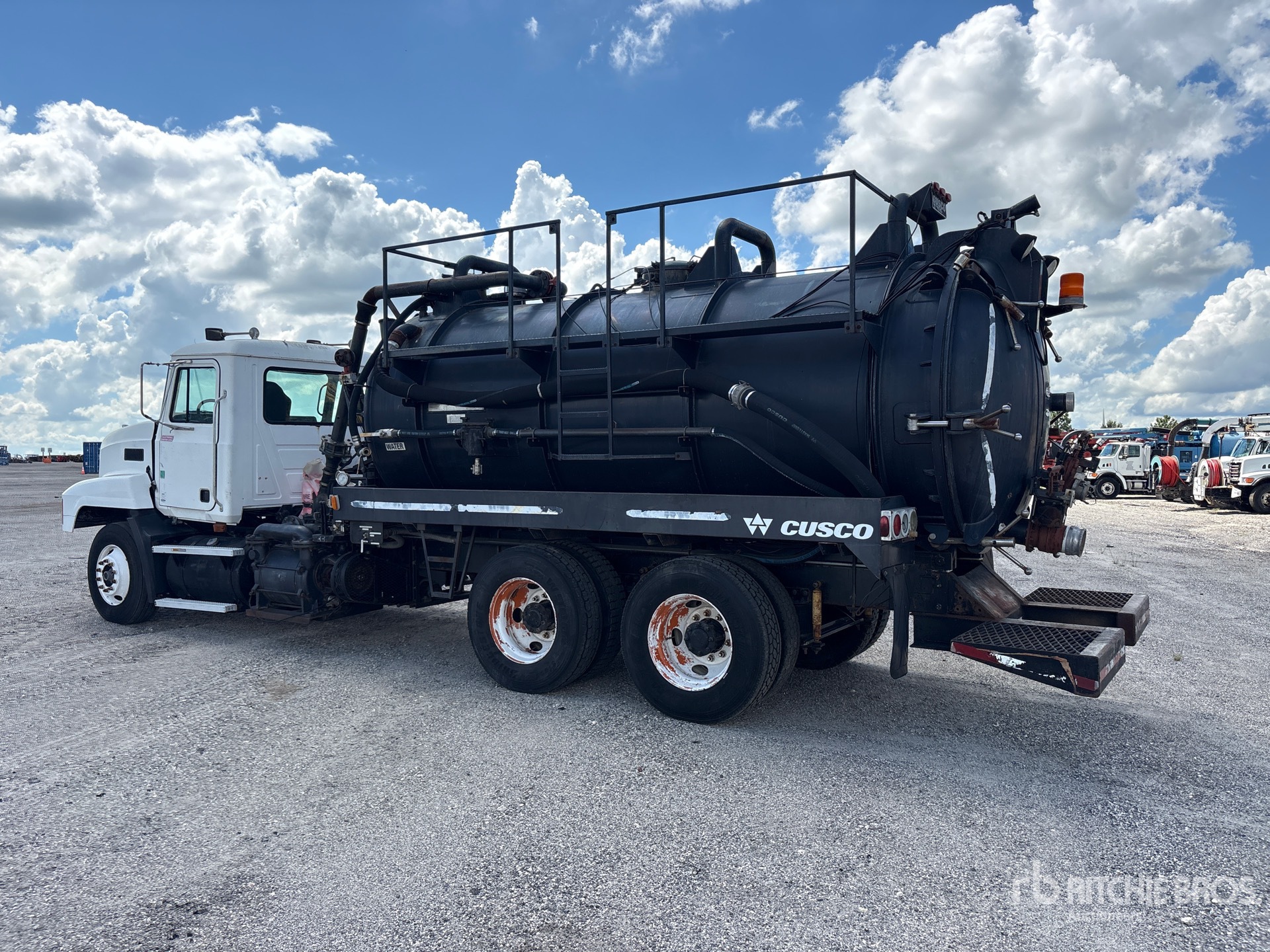 2000 Mack CH613
