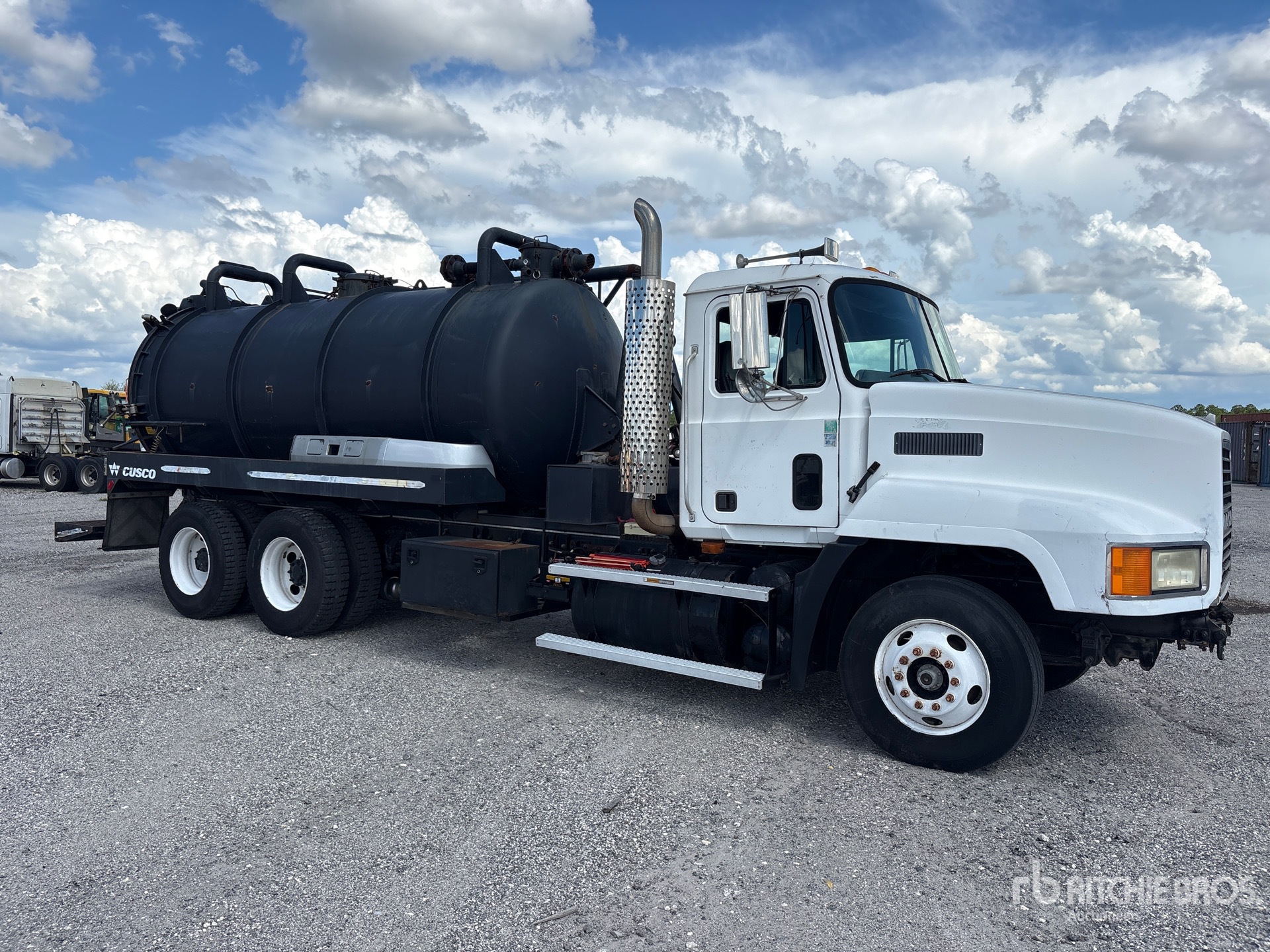 2000 Mack CH613
