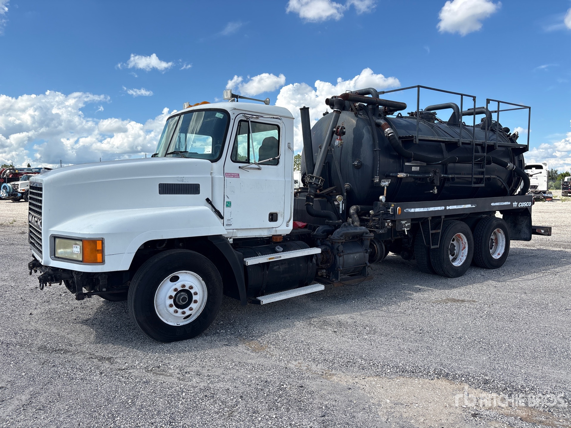 Photo of 2000 Mack CH613