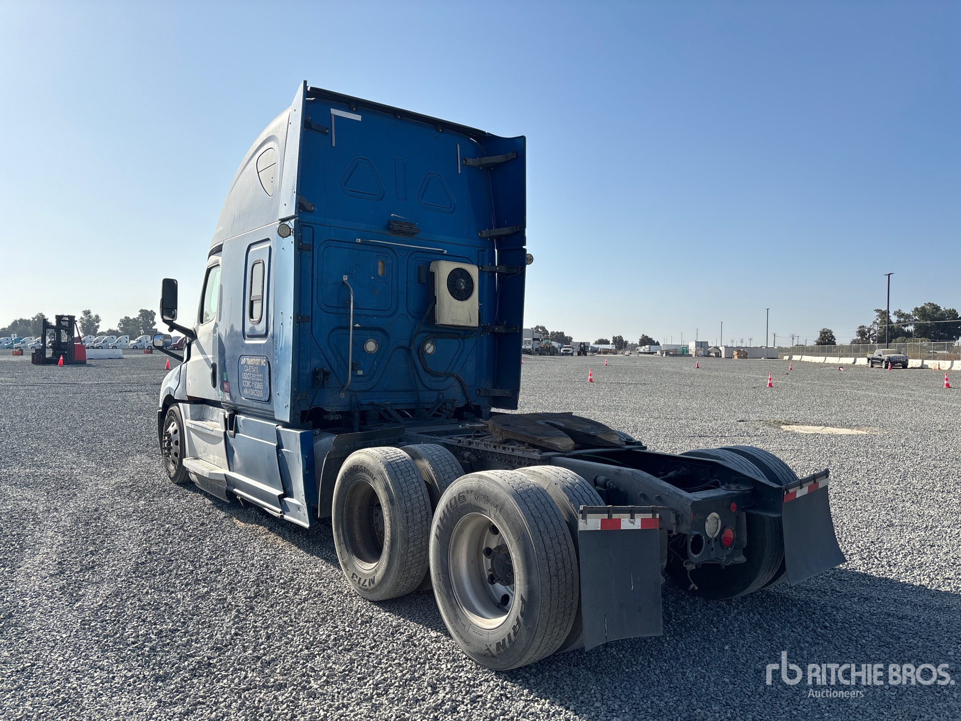 2019 Freightliner CASCADIA 126