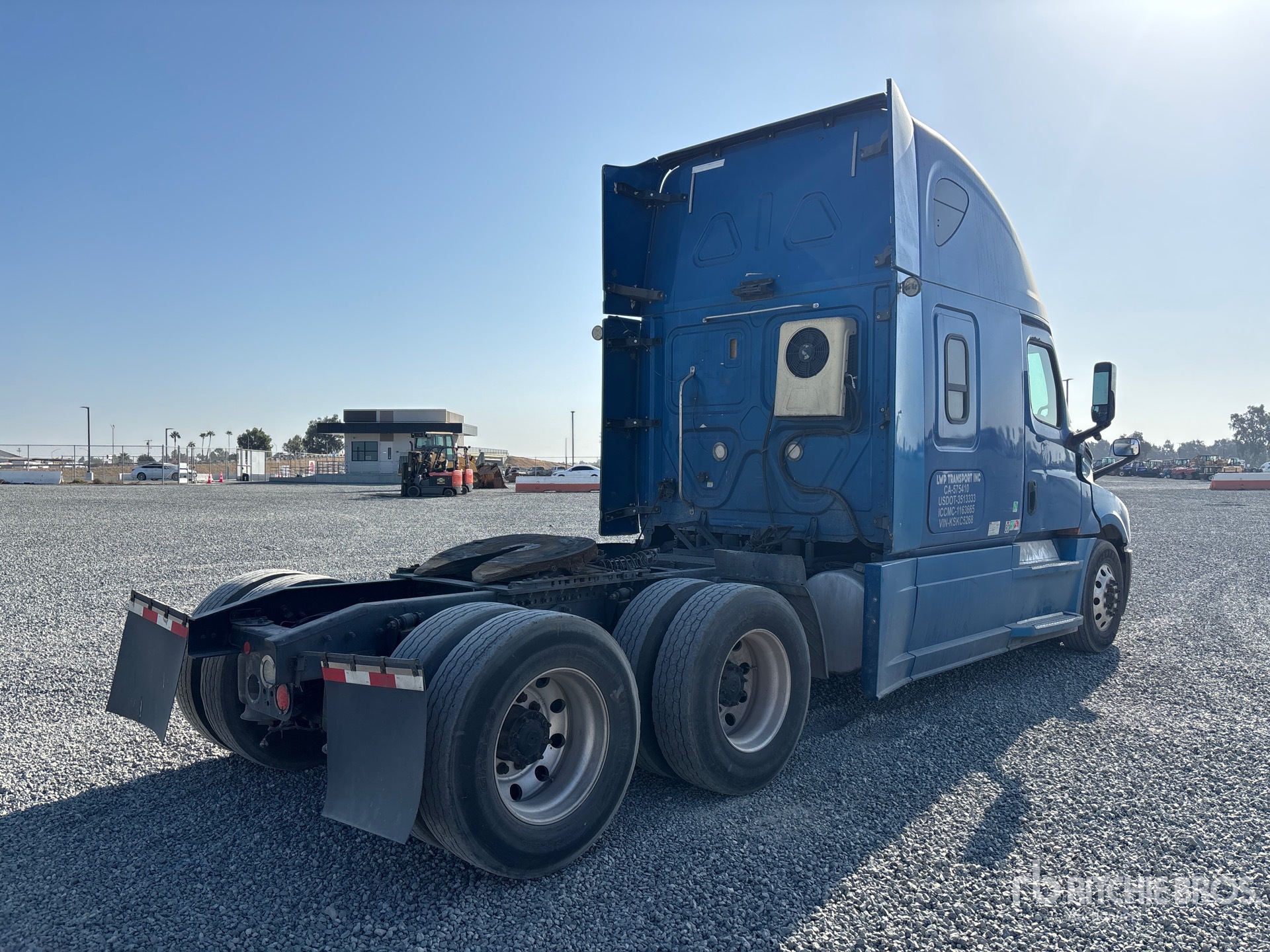 2019 Freightliner CASCADIA 126