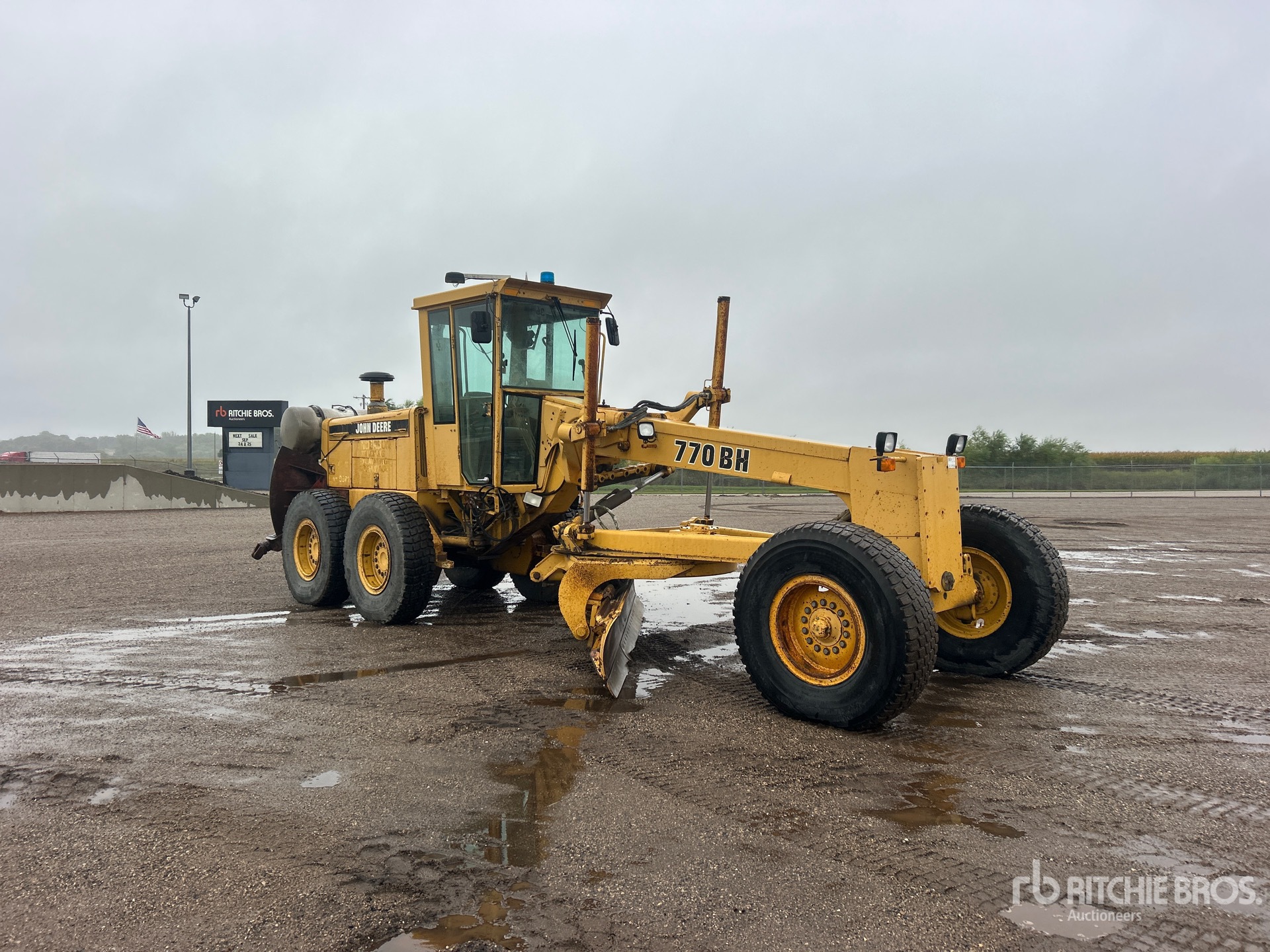 1993 John Deere 770BH