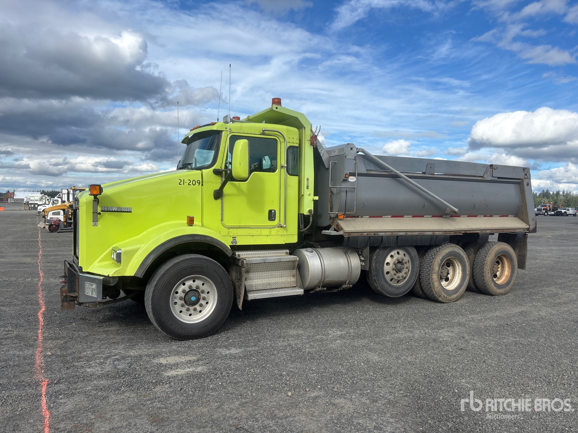 Photo of 2009 Kenworth T800
