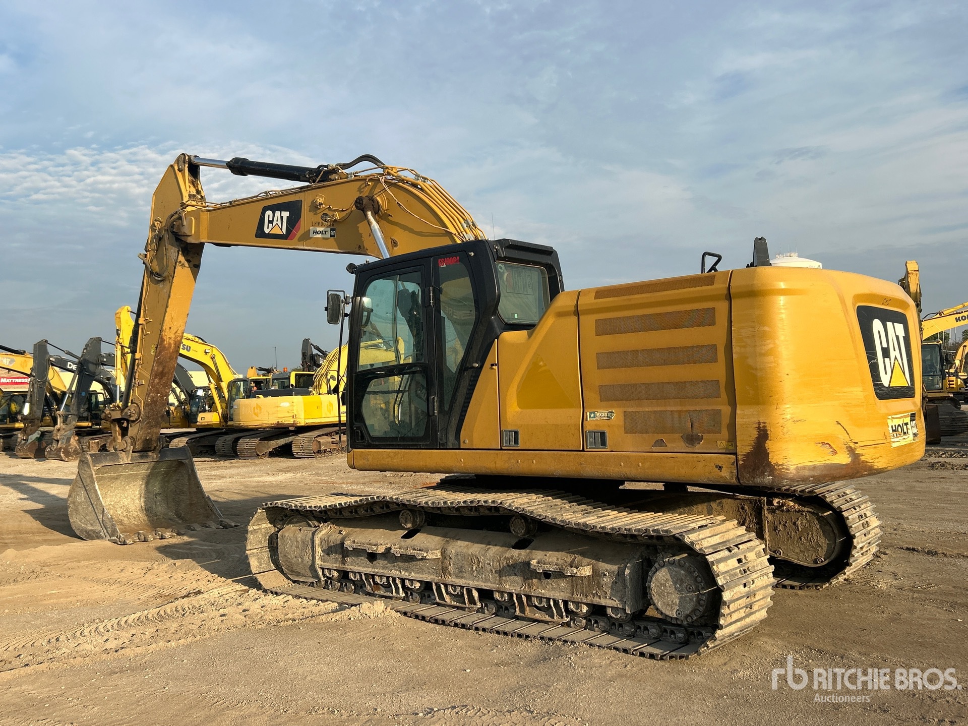2019 Caterpillar 330B L