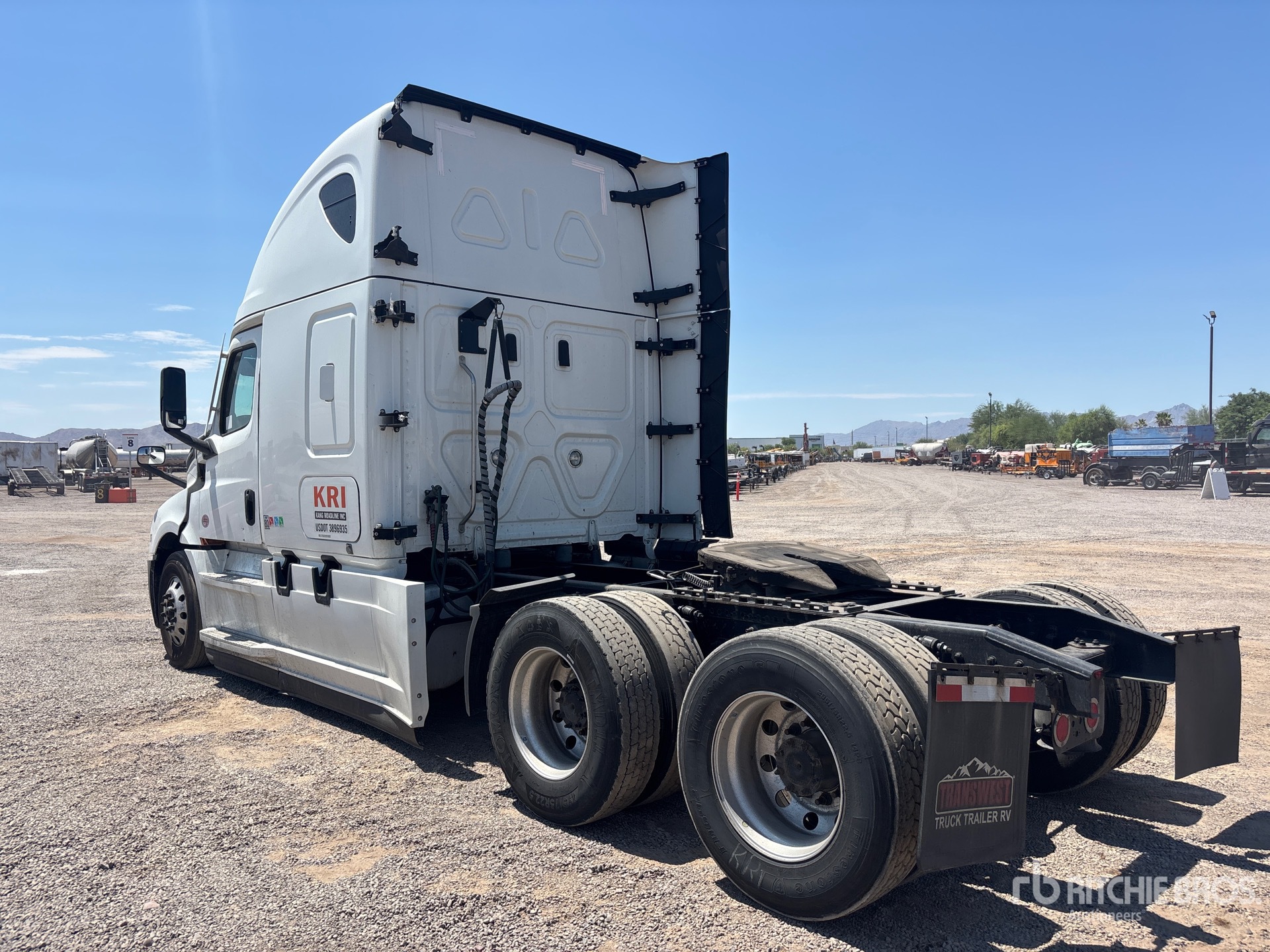 2023 Freightliner CASCADIA 126