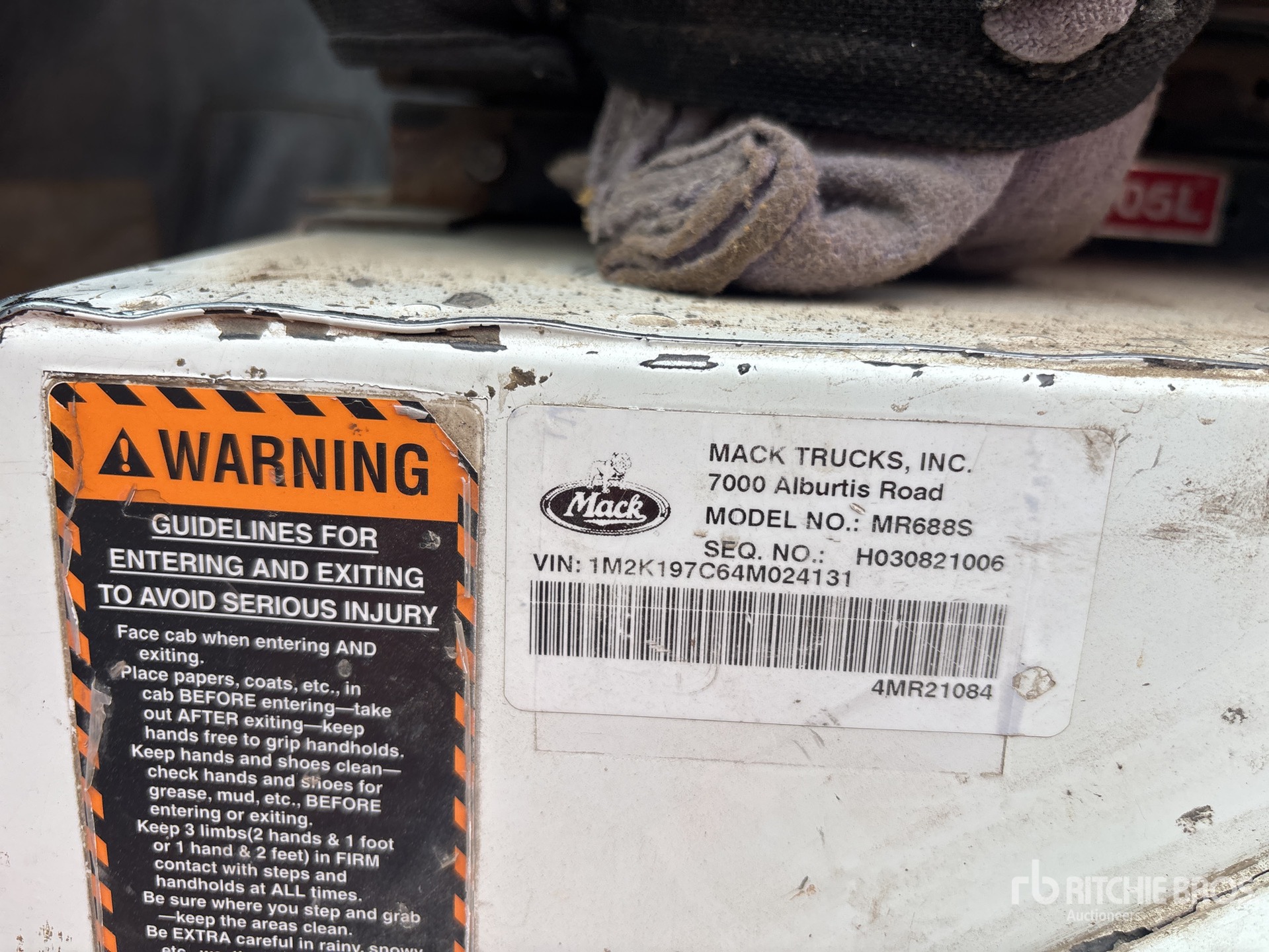 Photo of 2004 Mack MR688S