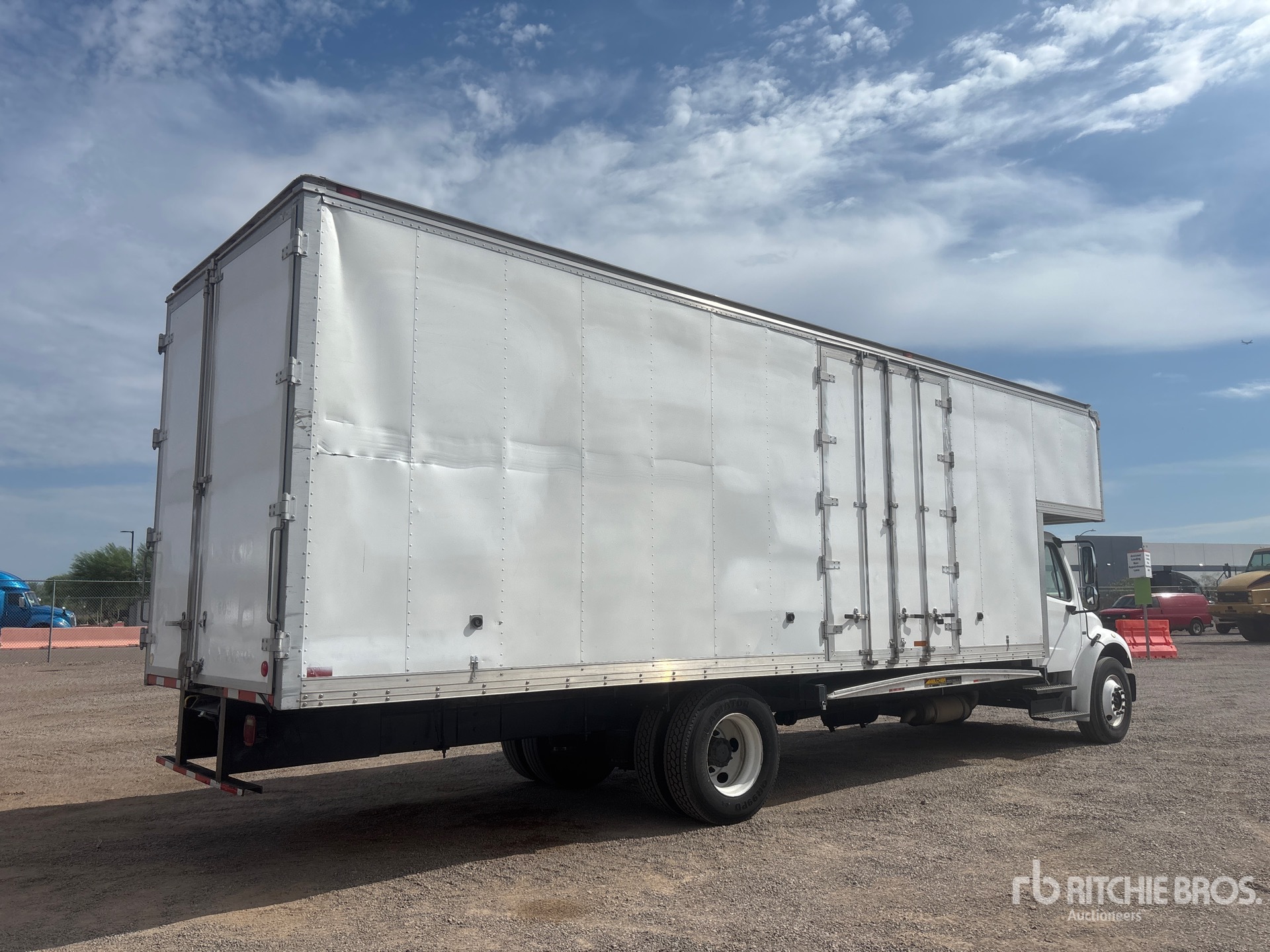 2006 Freightliner M2 106