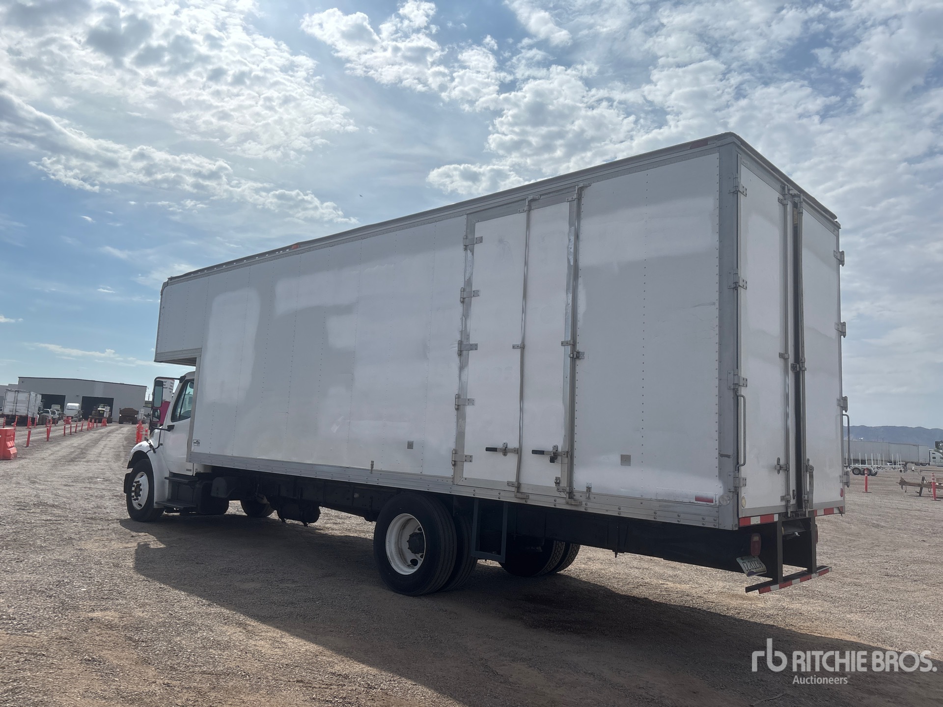 2006 Freightliner M2 106