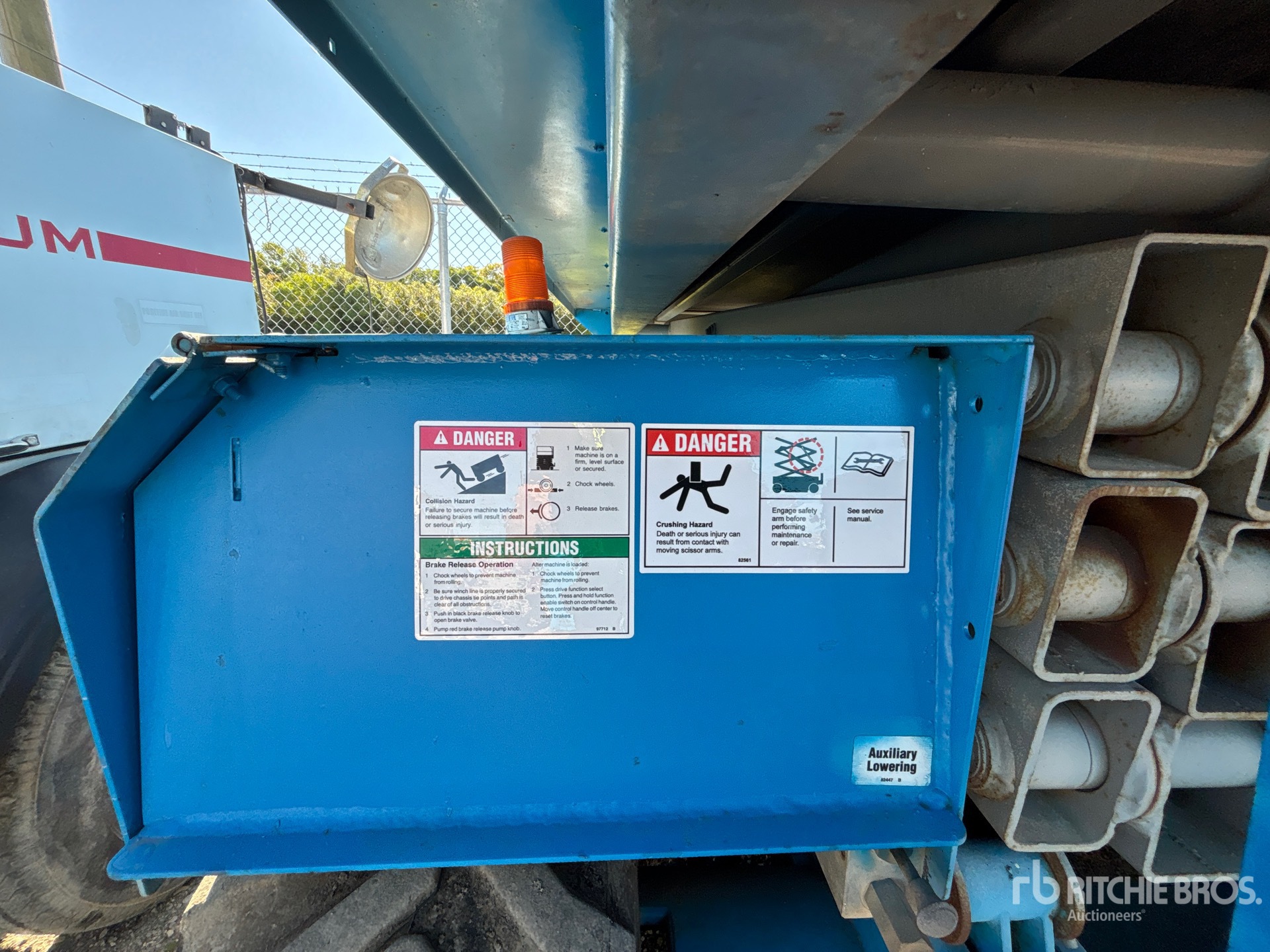 2004 Genie GS-2668