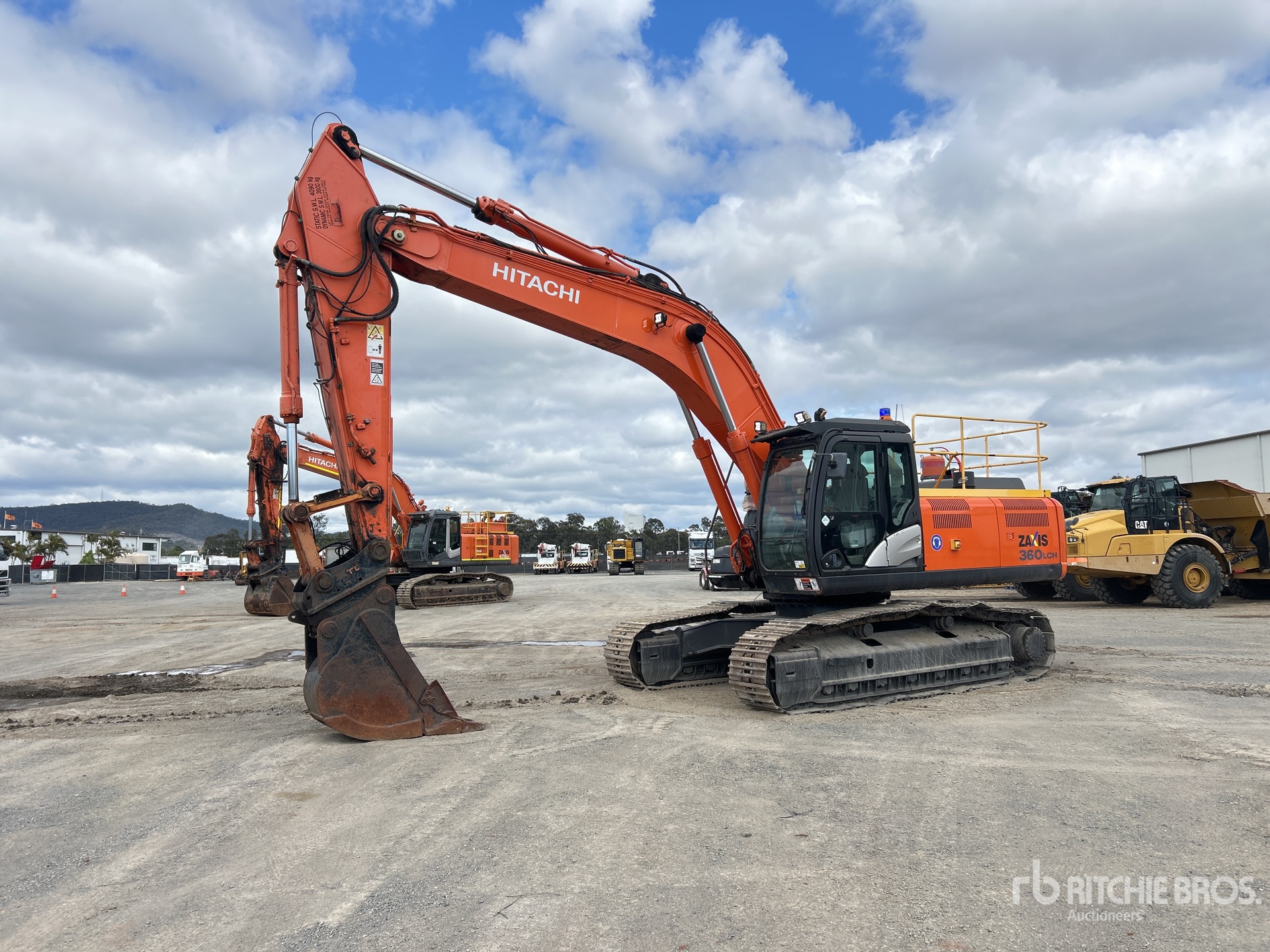 2018 Hitachi ZX360LCH-5B