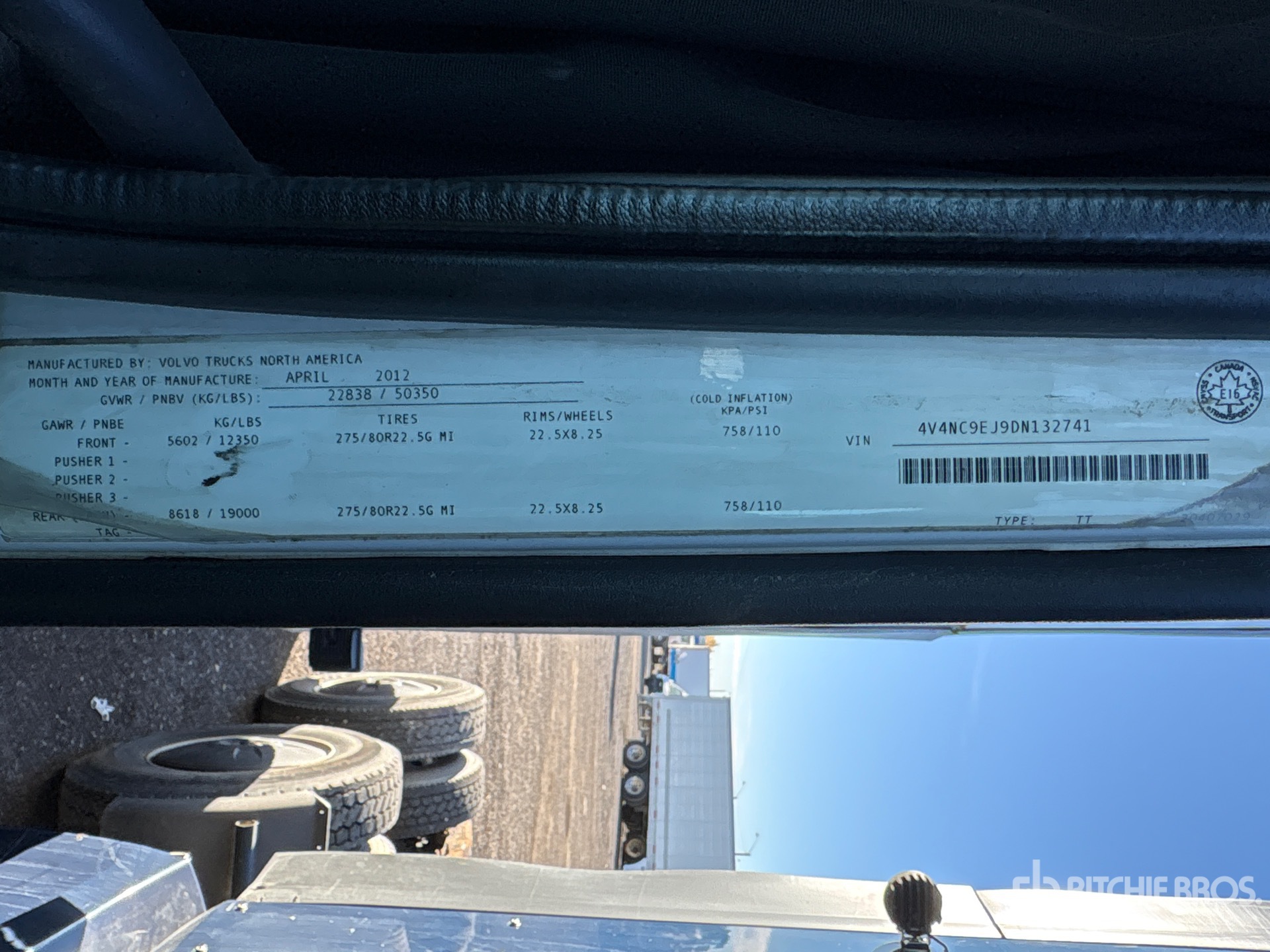 2013 Volvo VNL64T