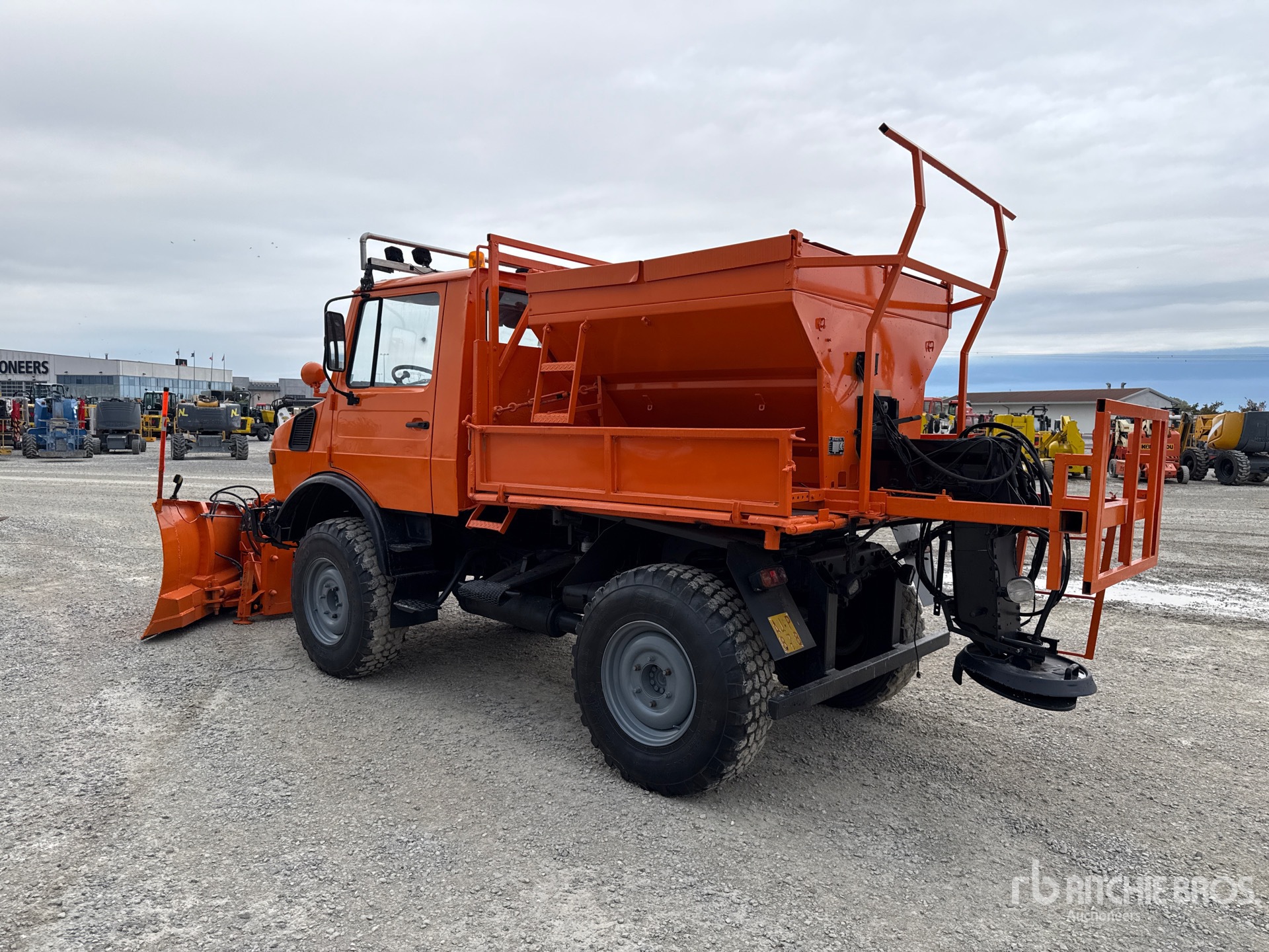 2009 Mercedes-Benz UNIMOG
