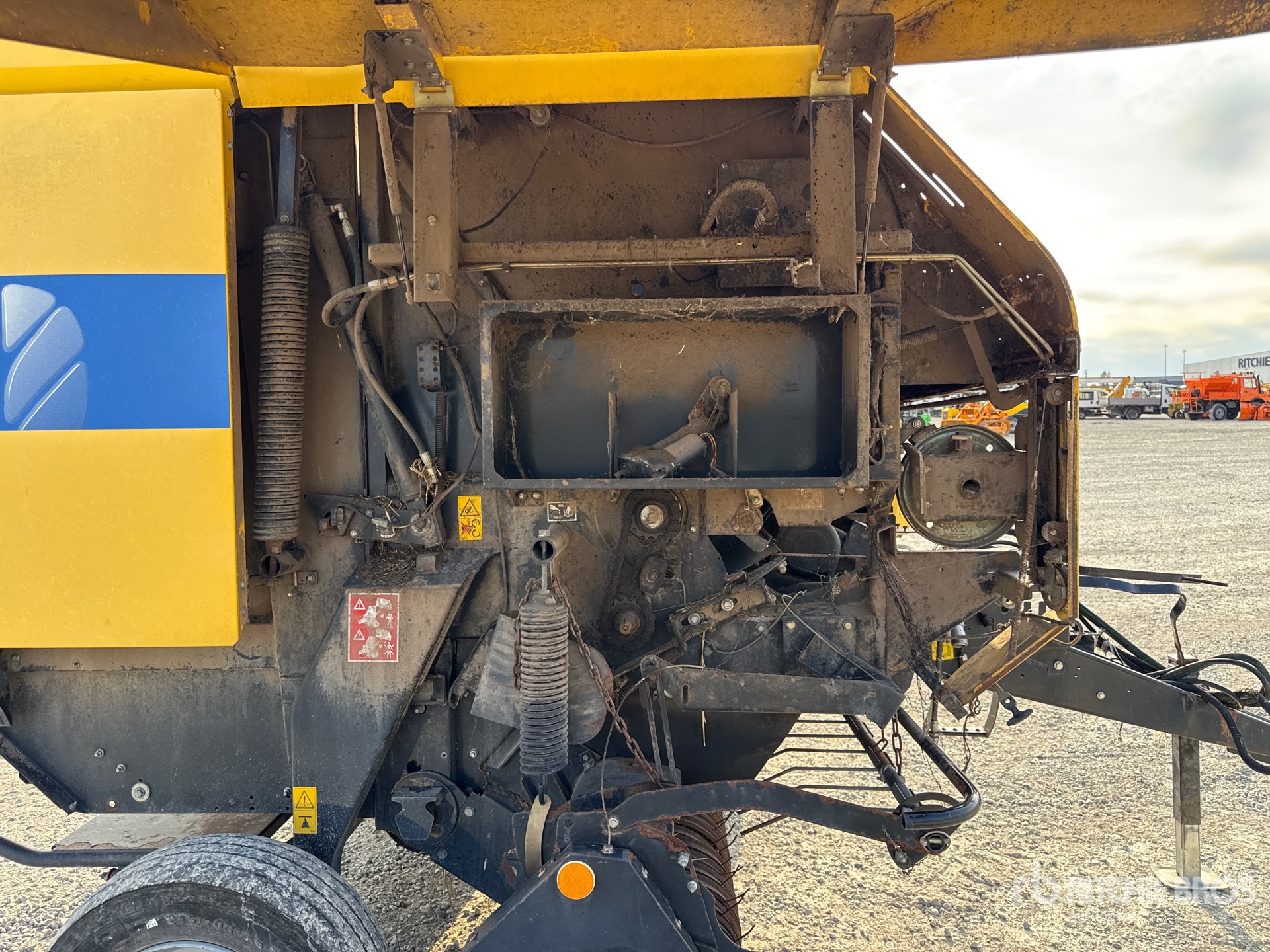 2012 New Holland BR7070