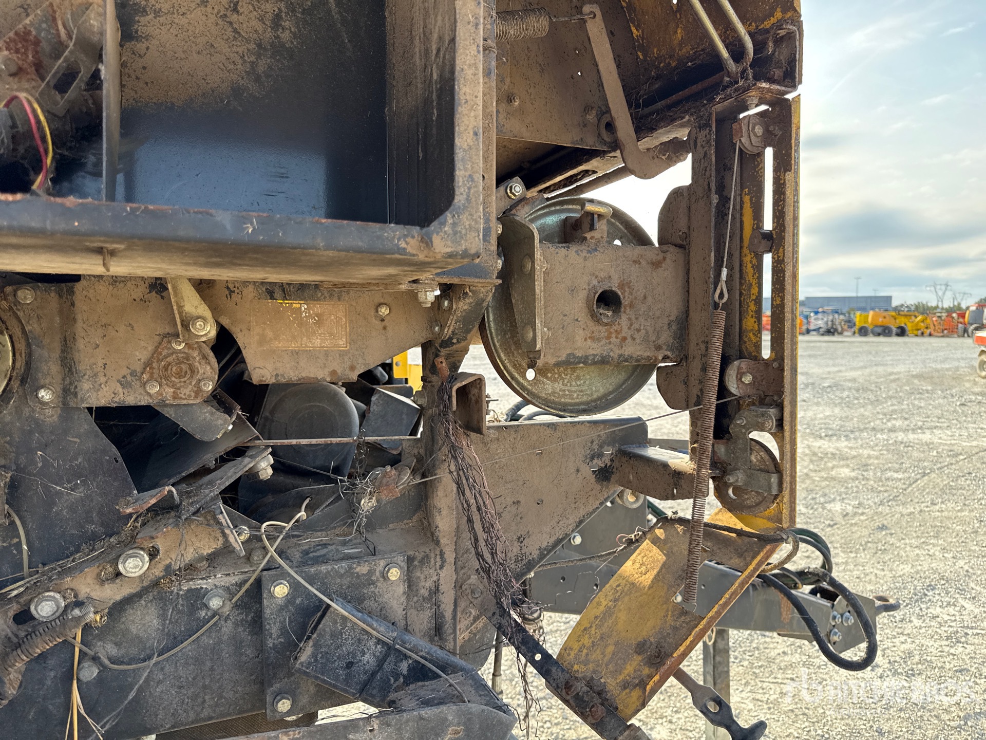 2012 New Holland BR7070