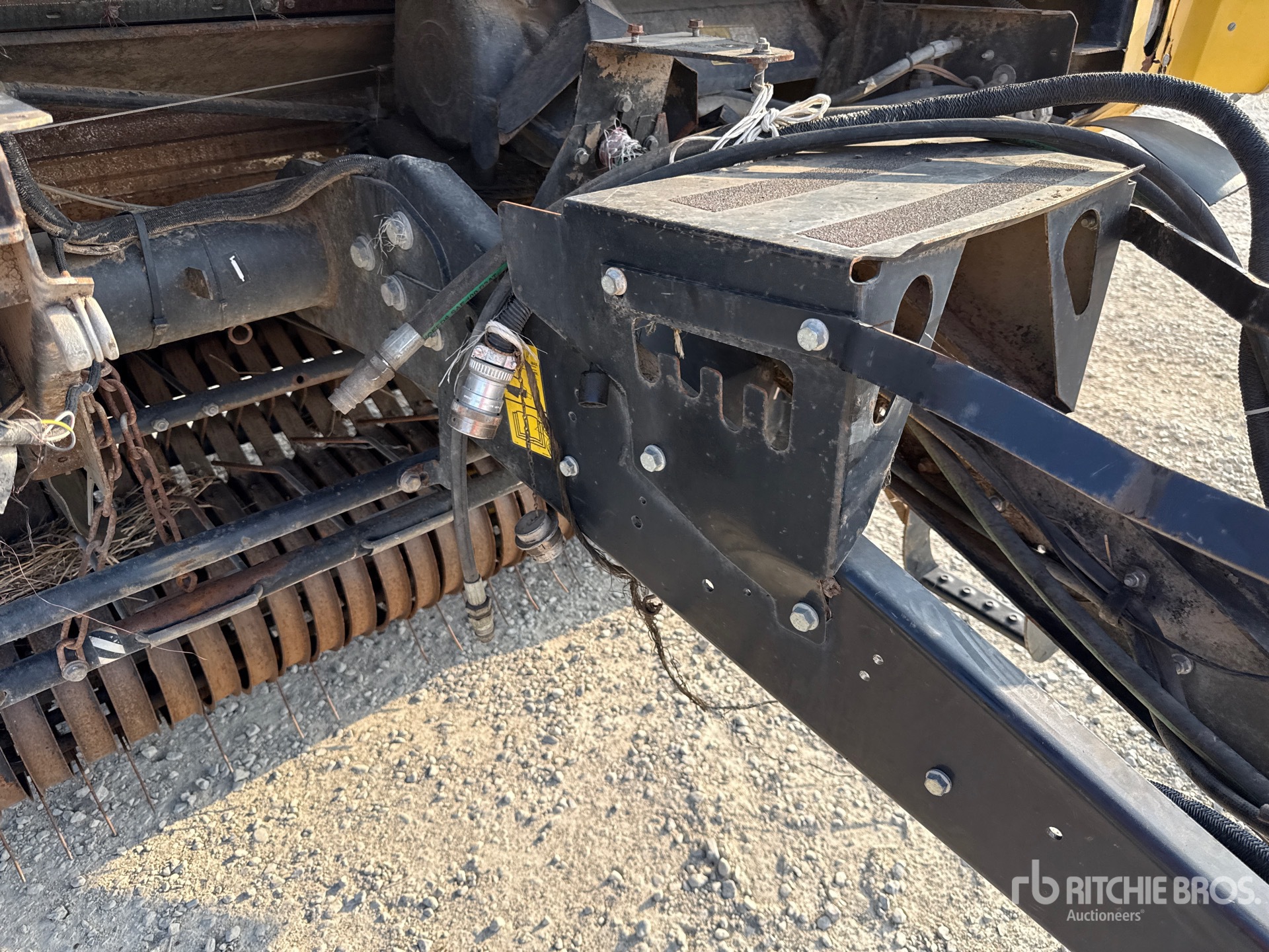 2012 New Holland BR7070
