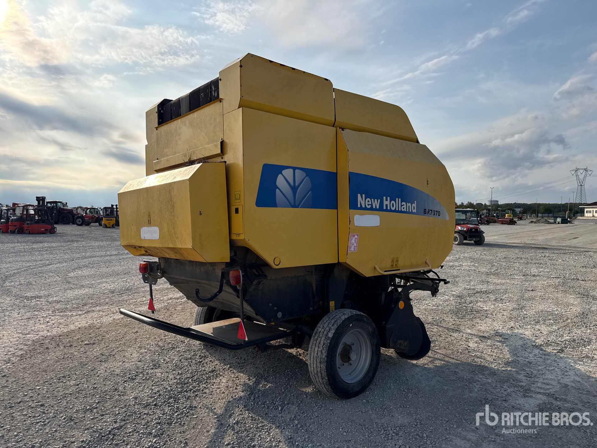 2012 New Holland BR7070