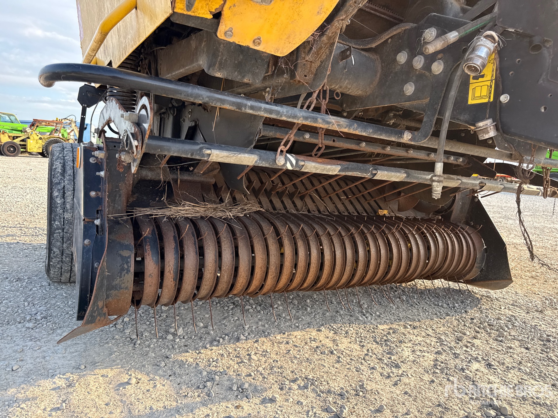2012 New Holland BR7070