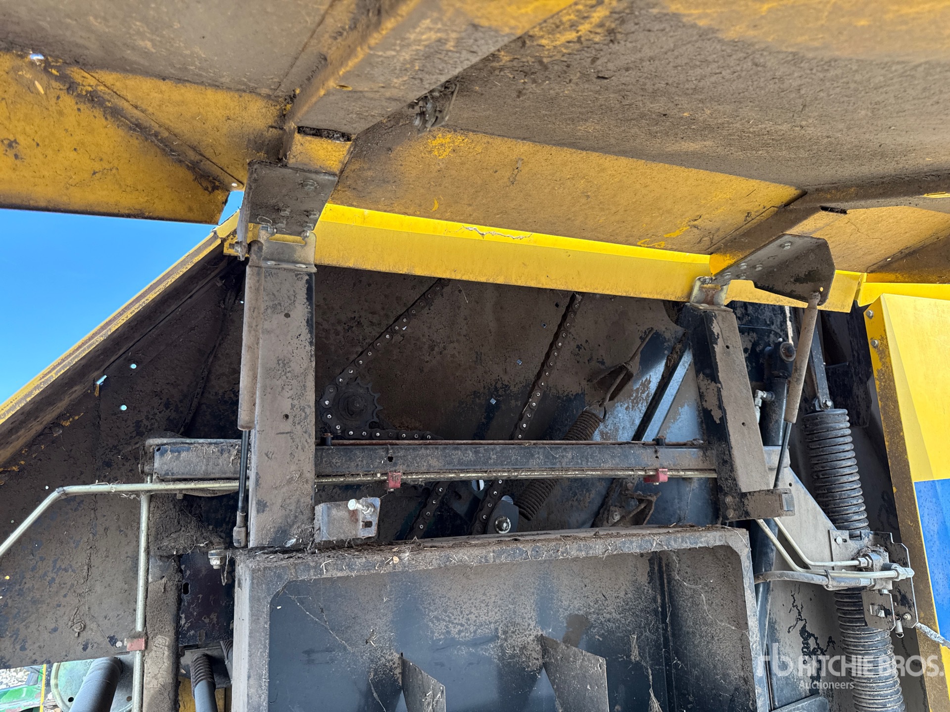 2012 New Holland BR7070