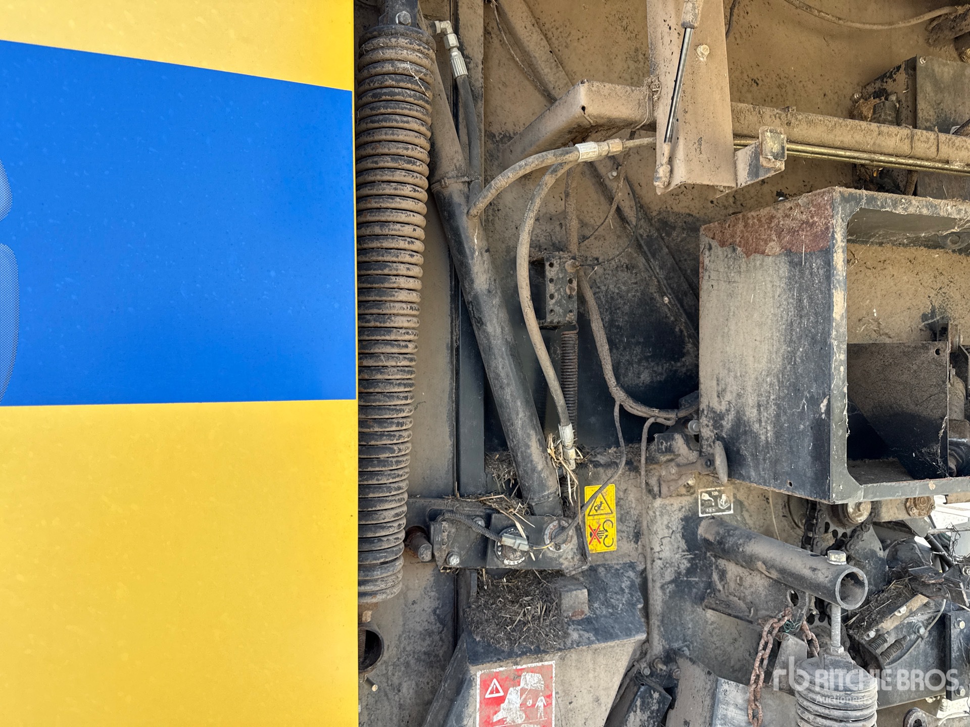 2012 New Holland BR7070