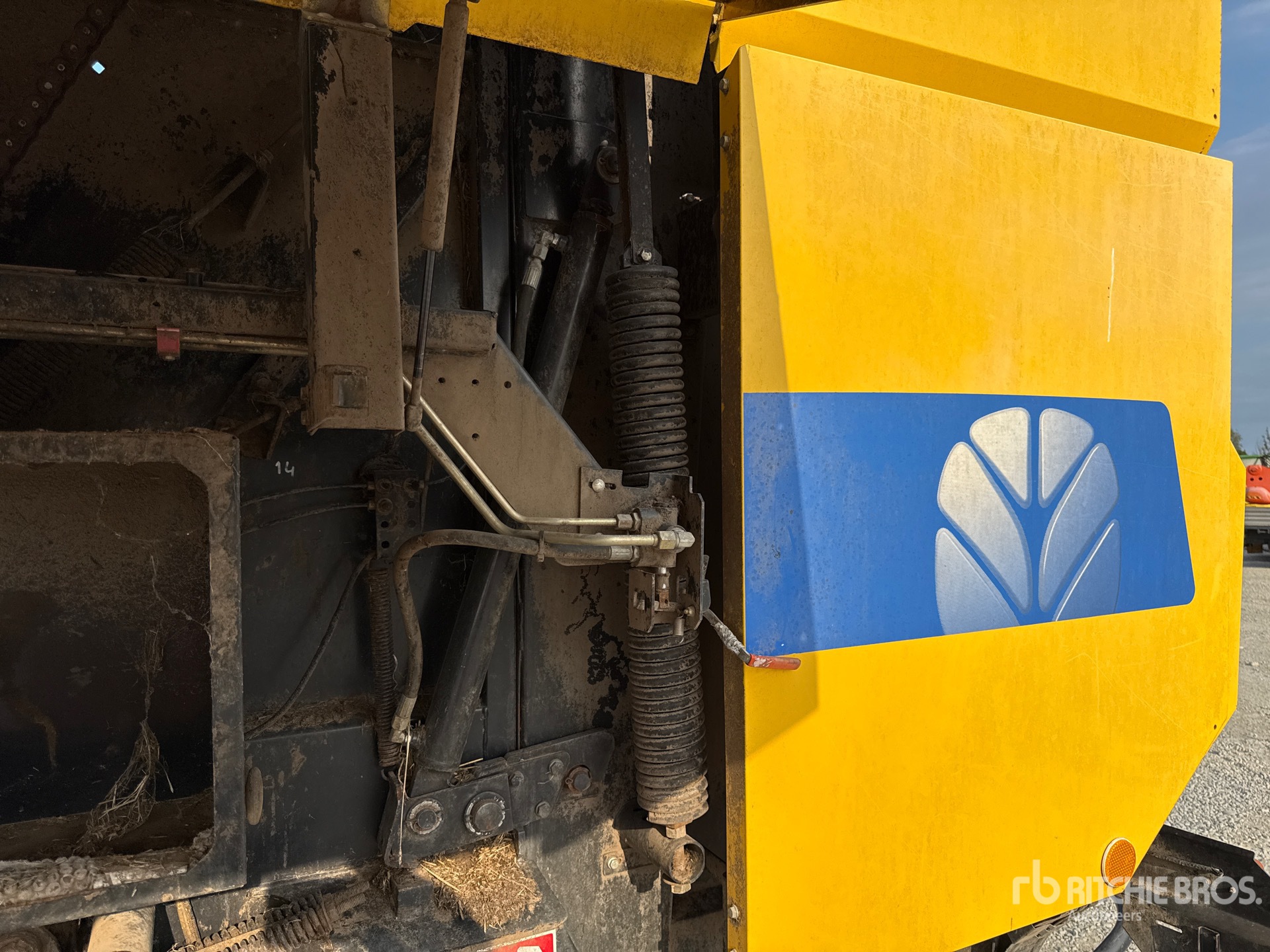 2012 New Holland BR7070