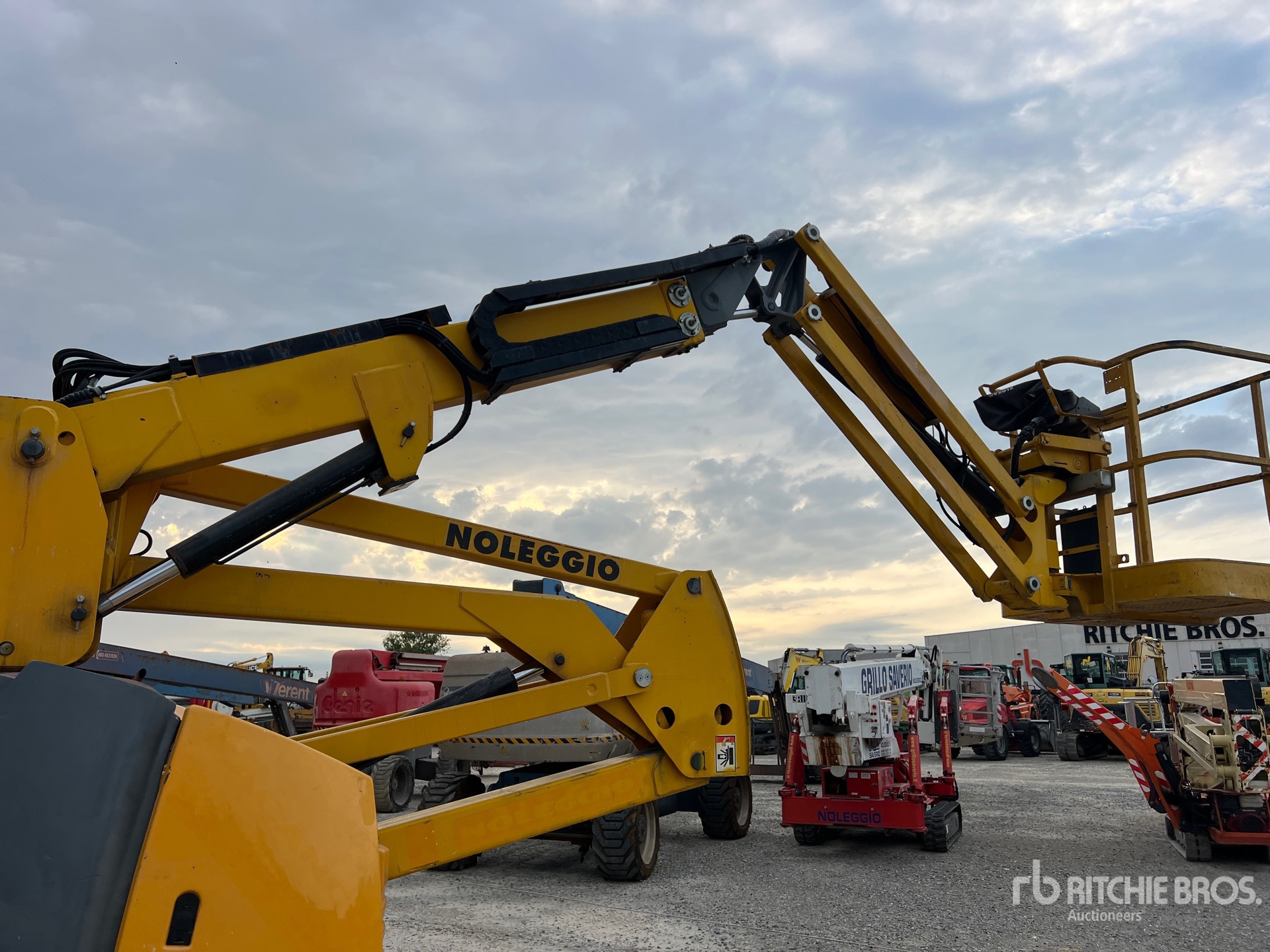 2009 Haulotte HA12IP
